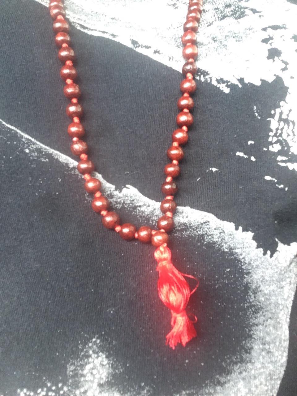 HealthAndYoga Rose Wood Mala (108 + 1 Beads with Tassel) & Velvet Bag - Hand Knotted Rosary for Mantra Chanting, Meditation customer photo 1