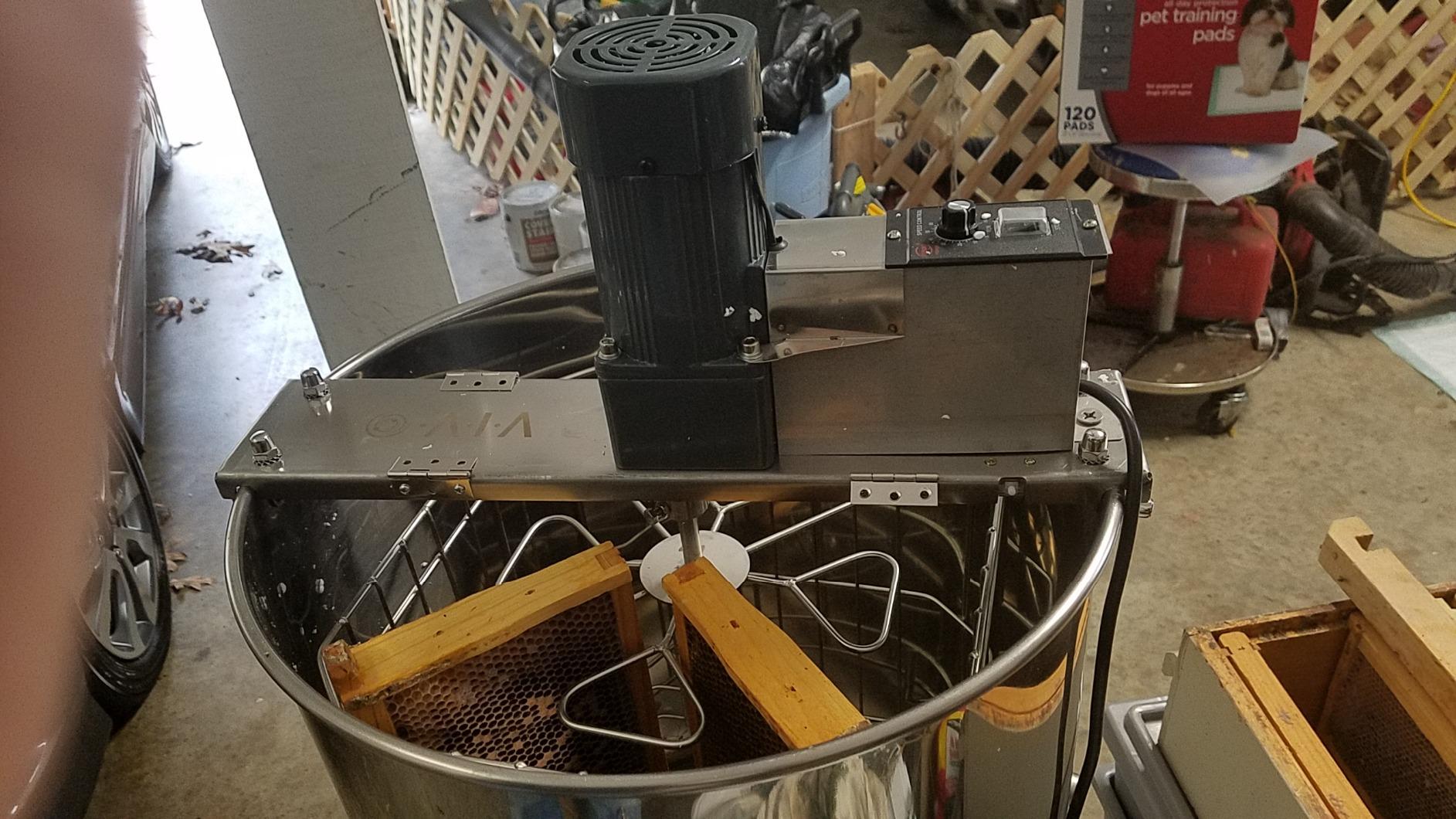VIVO Electric Honey Extractor 8 Frame Rack, BEE-V004E customer photo 1