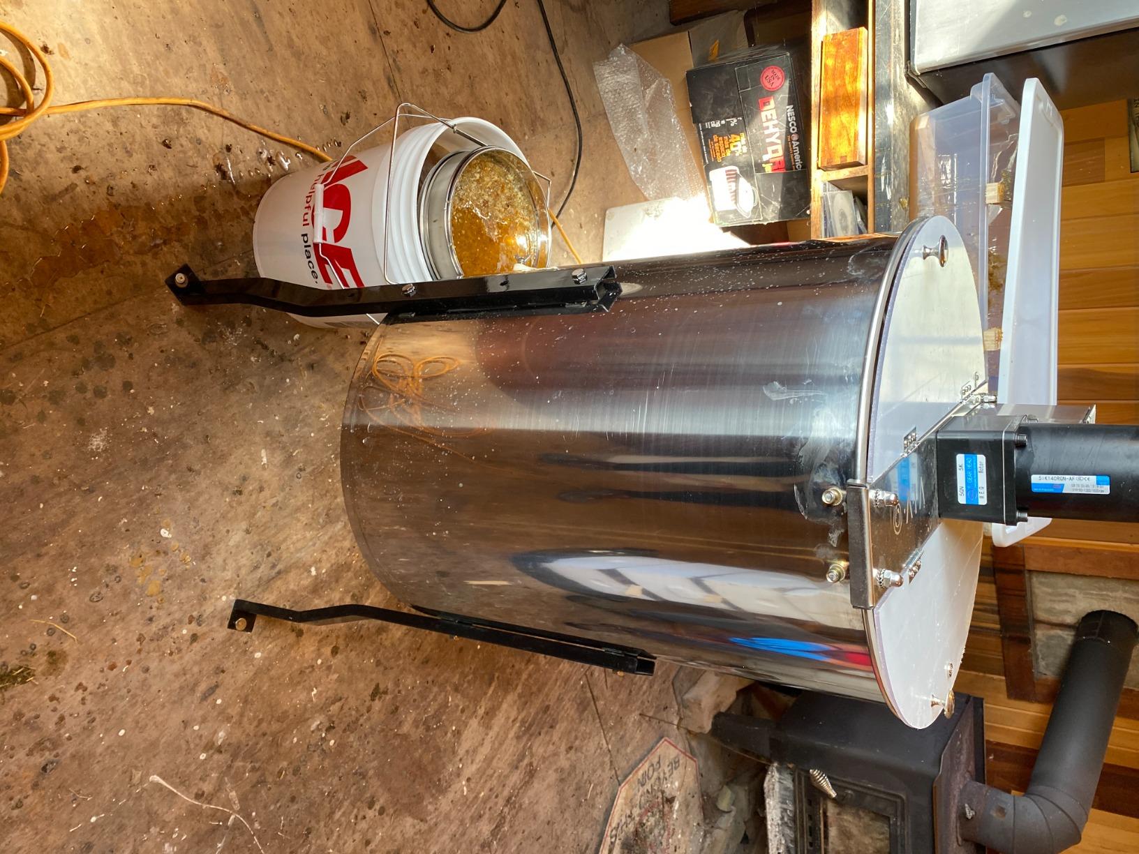VIVO Electric Honey Extractor 8 Frame Rack, BEE-V004E customer photo 2