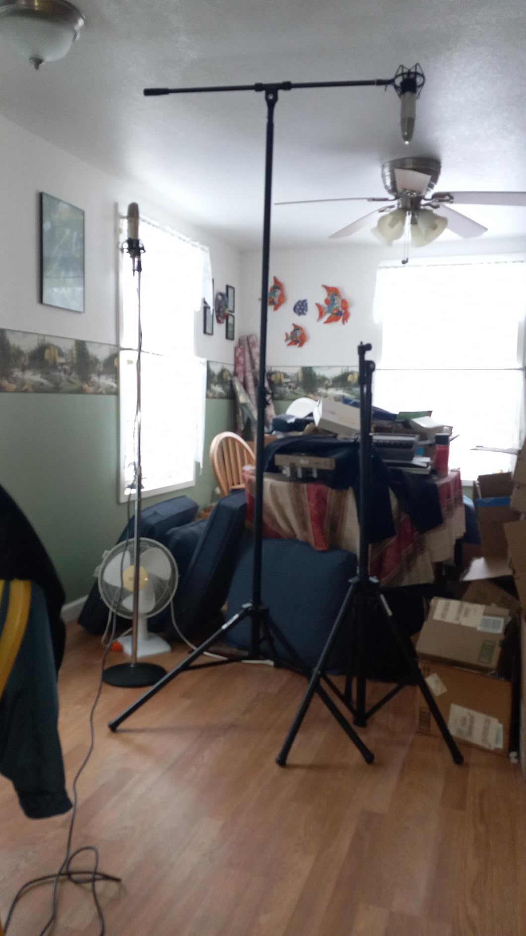 Pyle Heavy Duty Microphone Stand-Height Adjustable from 51.2'' to 78.75'' Inch High w/Extendable Telescoping Boom Arm 29.5'' and Stable Tripod Base-Clutch in T-Bar Adjustment Point PMKS56 customer photo 1