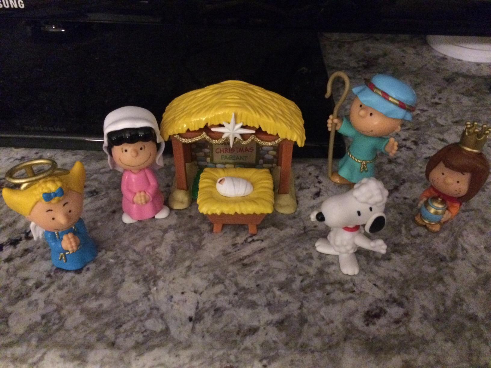 Peanuts Christmas Nativity Deluxe Figure Set customer photo 1