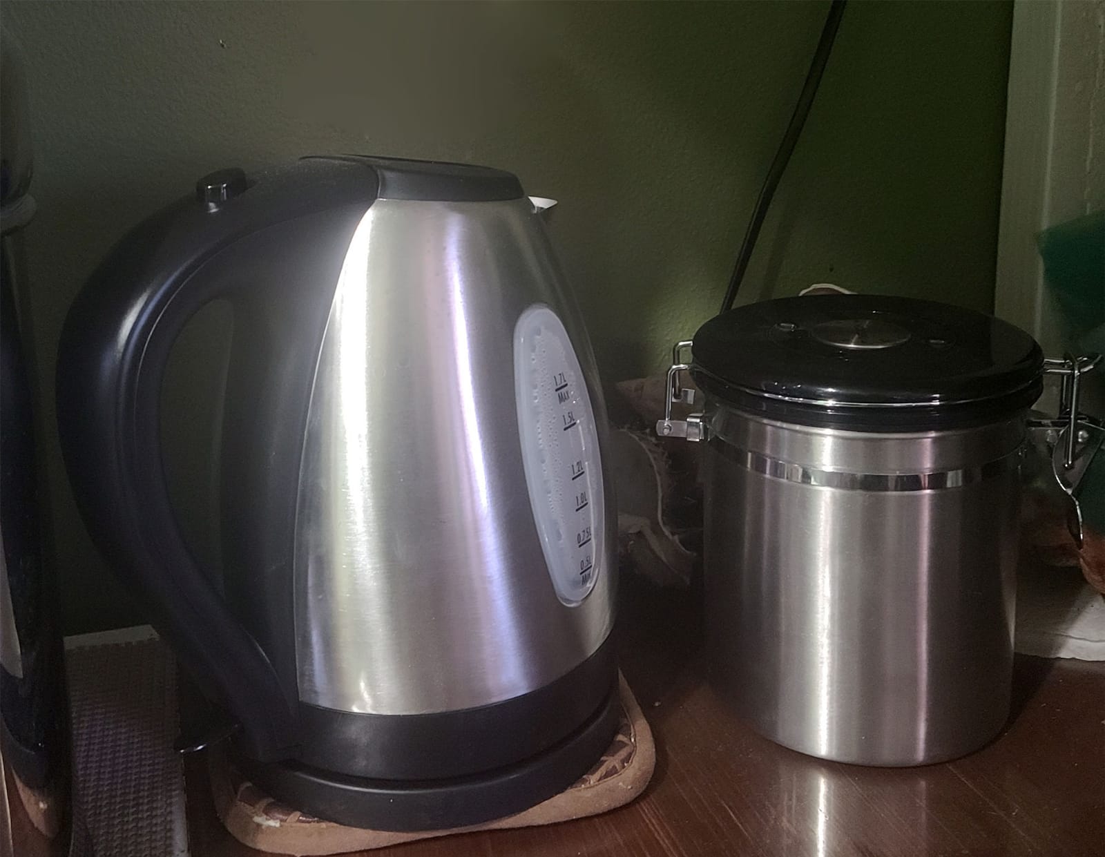 Hamilton Beach 1.7 Liter Electric Tea Kettle, Water Boiler & Heater customer photo 1