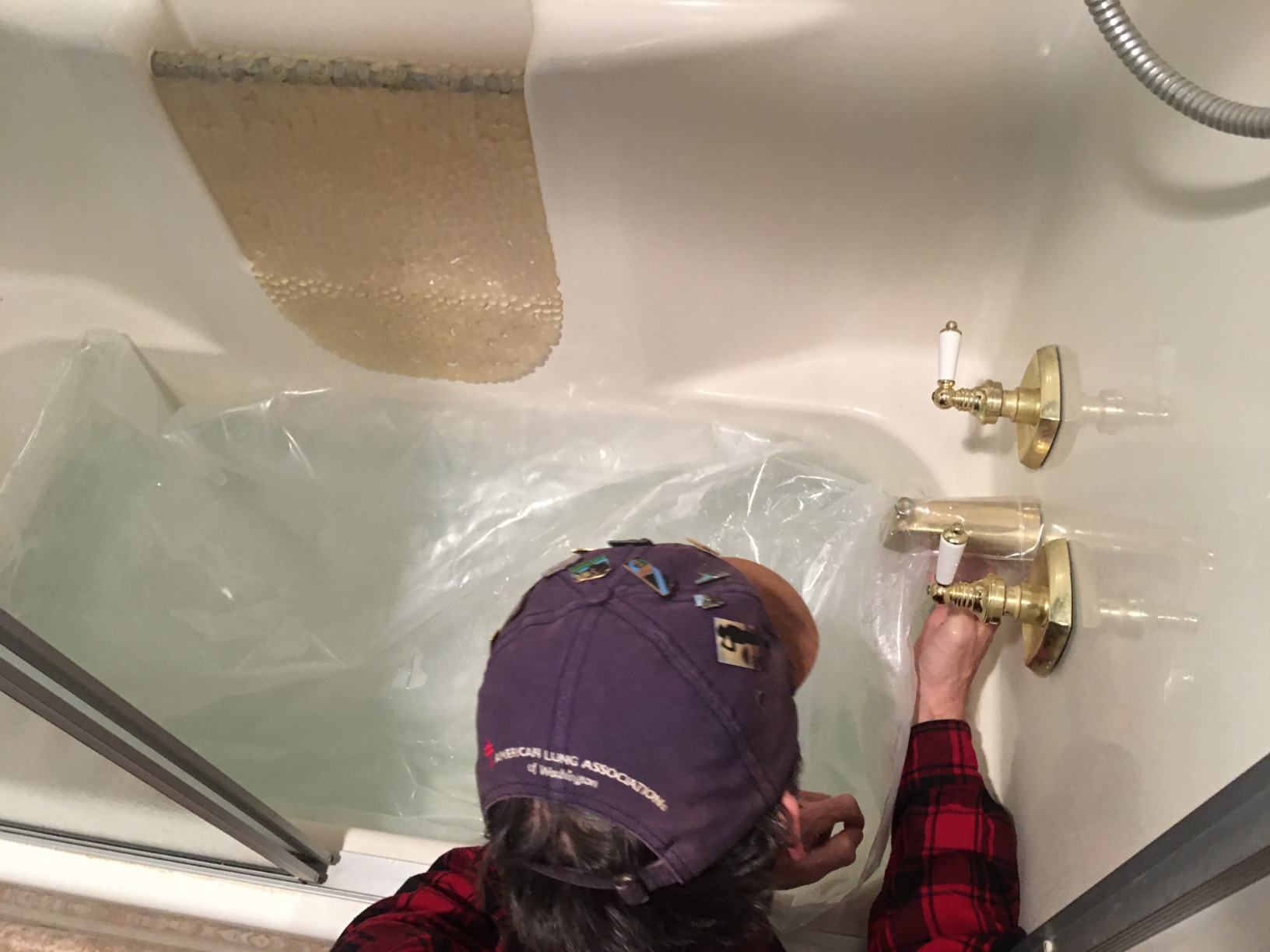 AquaPodKit Made in USA - Emergency Bathtub Water Storage Bladder 65-100 Gallon Capacity - BPA Free- Food Grade Materials - Hurricane Disaster Preparedness Supply - Family Survival Supply (Bag) customer photo 1