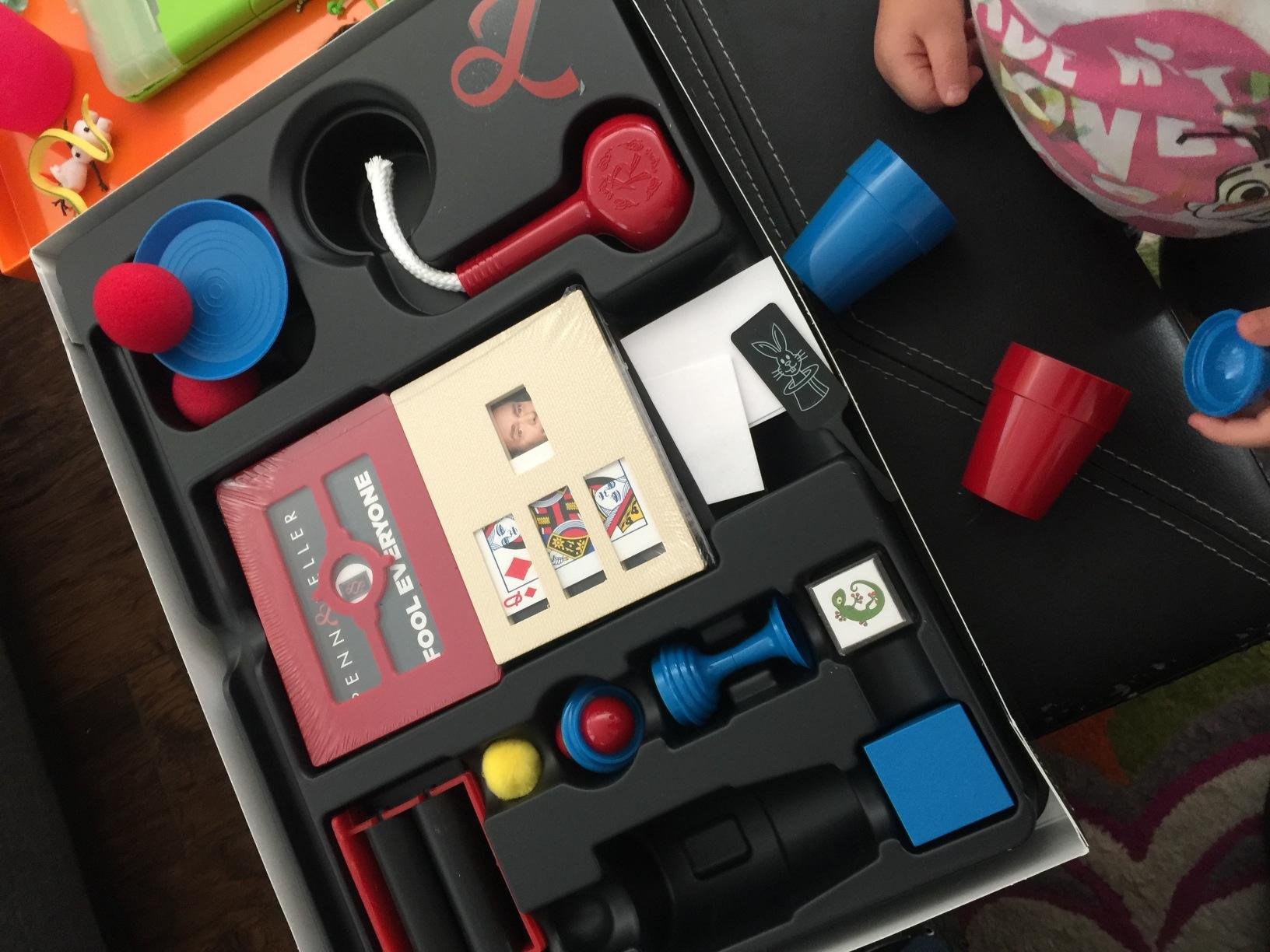 Penn & Teller Fool Everyone Magic Kit, Officially Licensed Magic Set with Video Tutorials, 200 Plus Tricks - Games for Kids 8-12, Boy Toys, 8 Year Old Girl Birthday Gift, Gifts for 10 Year Old Boys customer photo 2