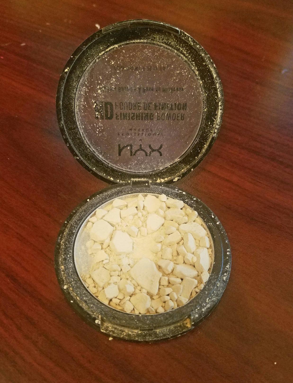 NYX PROFESSIONAL MAKEUP HD Finishing Powder, Pressed Setting Powder - Translucent customer photo 2