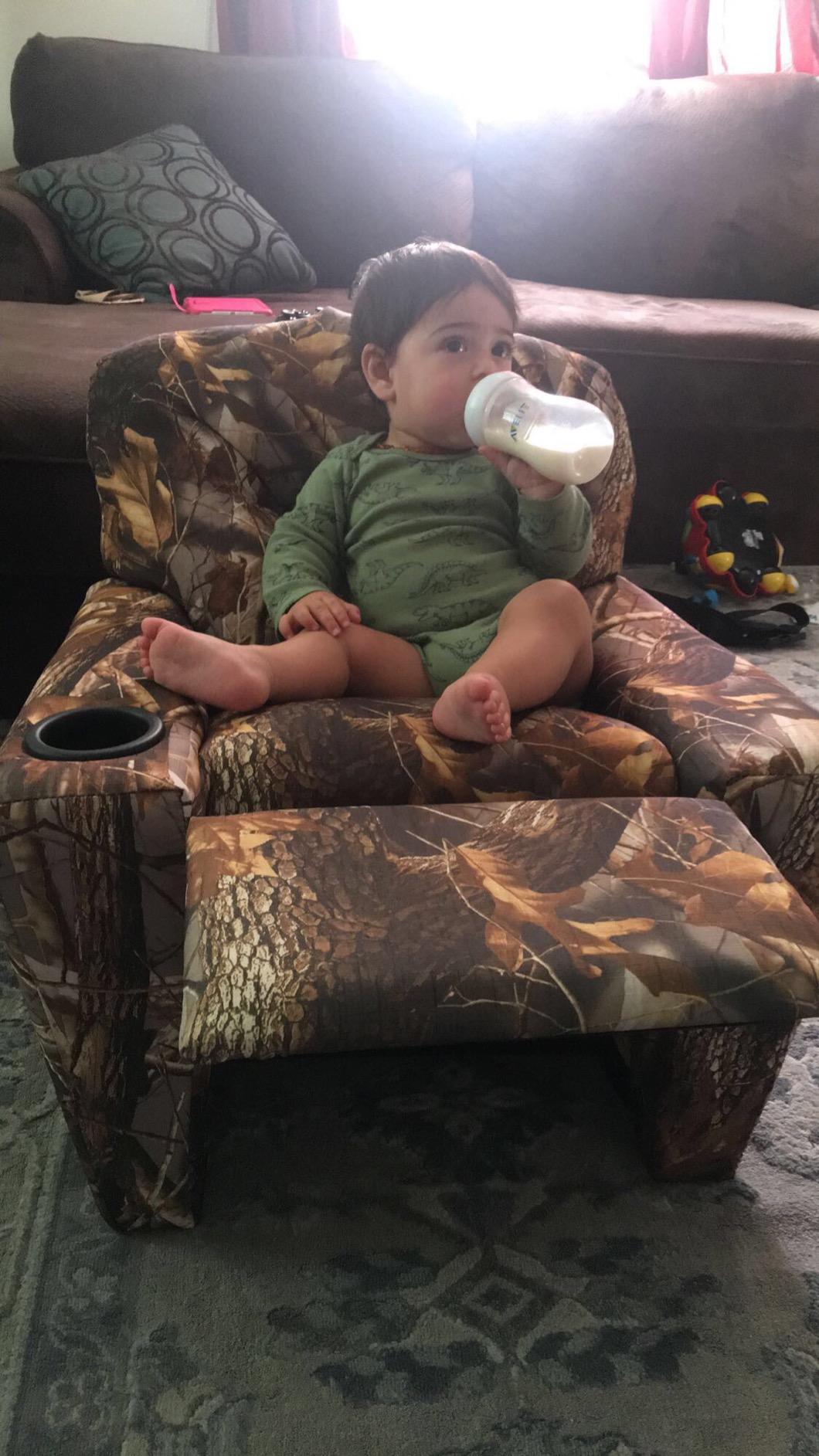 Flash Furniture Chandler Vinyl Kids Recliner with Cup Holder and Safety Recline, Contemporary Reclining Chair for Kids, Supports up to 90 lbs., Camouflage customer photo 1