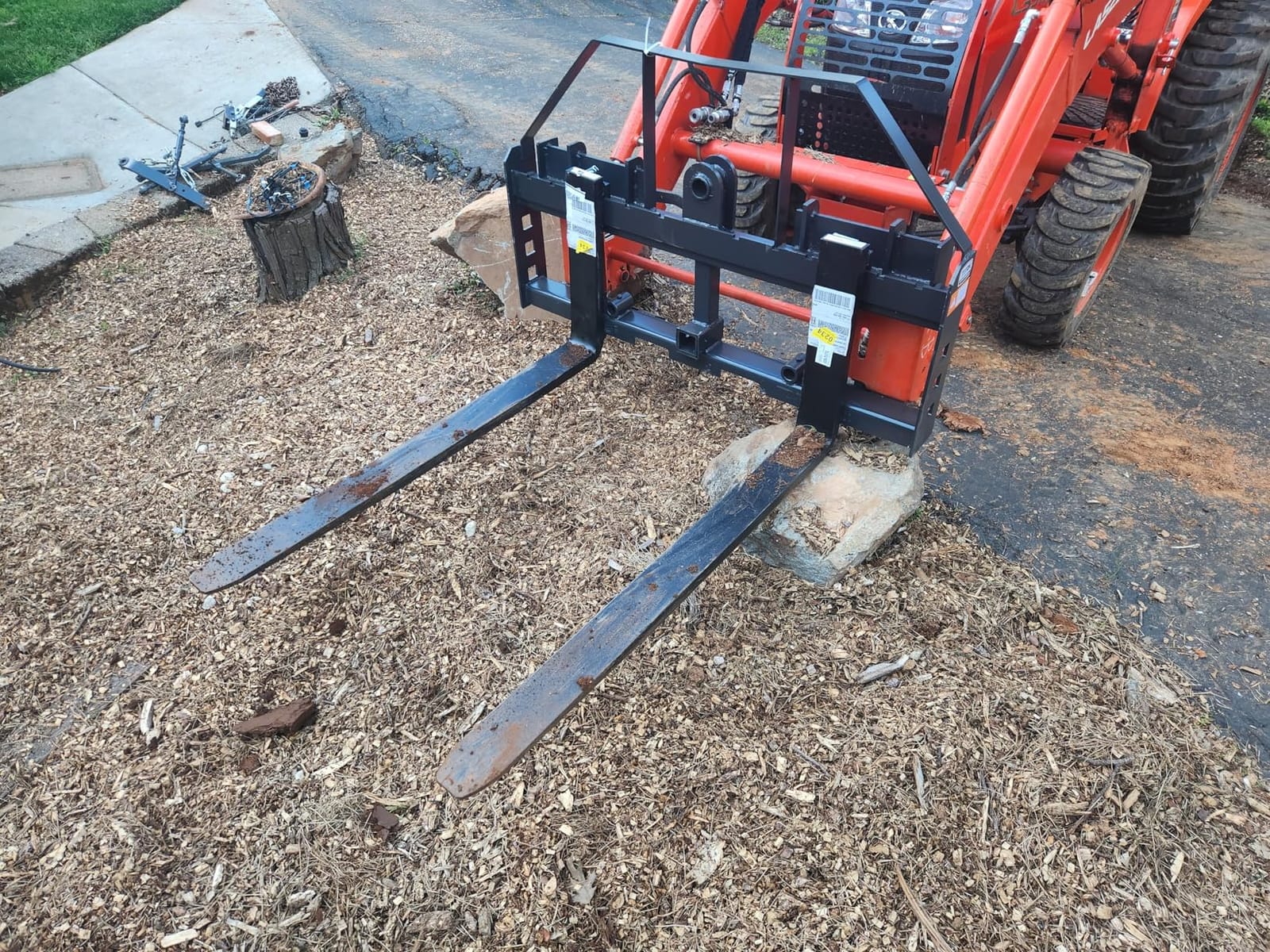 Titan Attachments Standard Series Skid Steer Pallet Fork Frame, 48 in customer photo 1