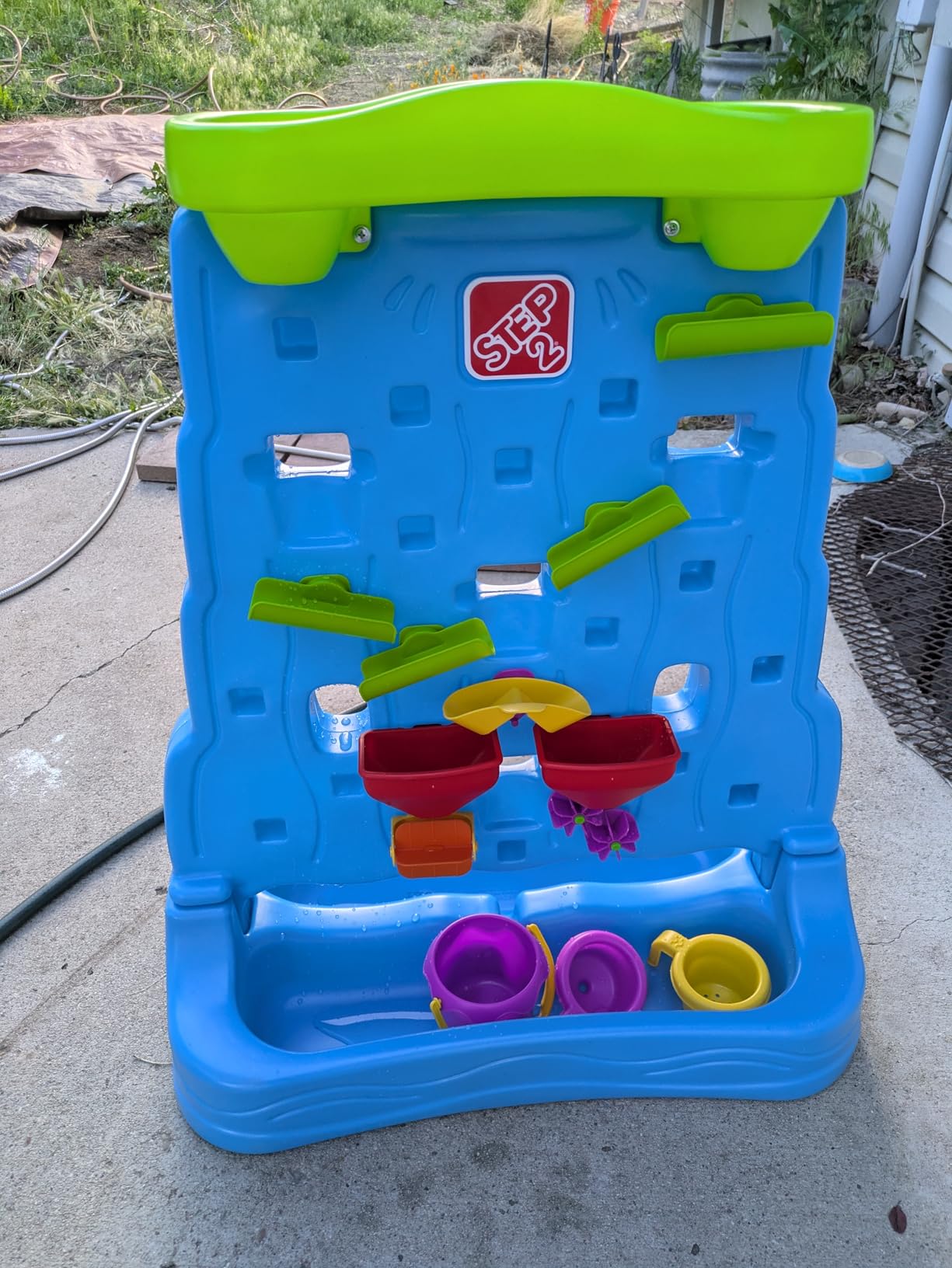 Step2 Waterfall Discovery Wall, Kids Double-Sided Water and Sand Activity Sensory Table, Summer Outdoor Toys, 13 Piece Toy Accessories, For Toddlers 1.5+ Years Old customer photo 1