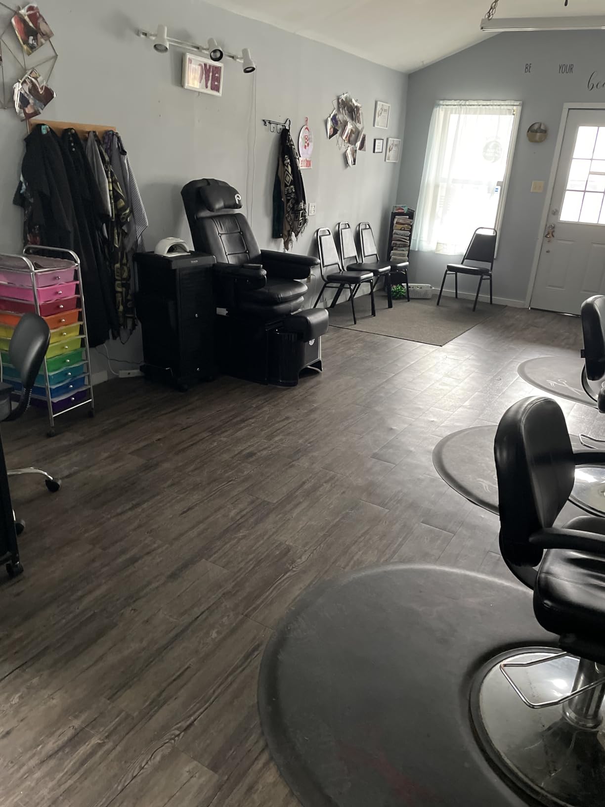 Pibbs PS92 No Plumbing Pedicure Spa Chair with Footsie Bath | Fiberglass Base, Disposable Liners, Heated Deep Basin, Reclining Swivel Vibration Seat, Adjustable Footrest, For Salons customer photo 2