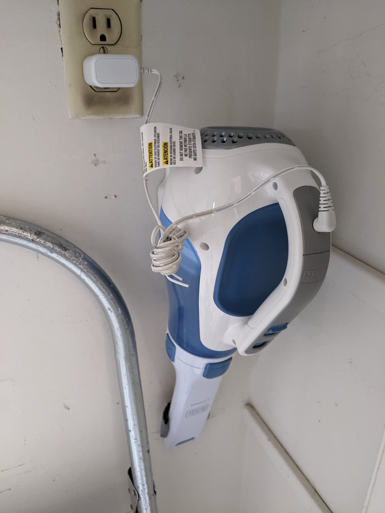 BLACK+DECKER dustbuster Handheld Vacuum, Cordless Car Vacuum Portable 12V, with Rotating and Extendable Nozzle (HHVI320JR02) customer photo 2