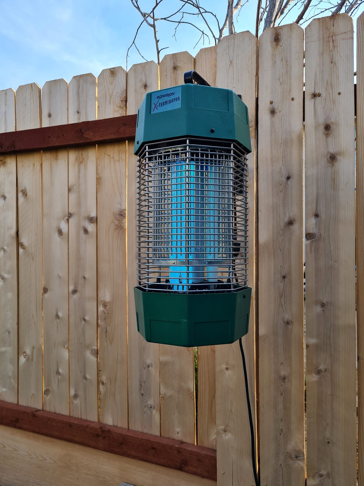 Flowtron Bug Zapper, 2 Acres Outdoor, 120W UV, 5600V, Octenol, Made in USA customer photo 1