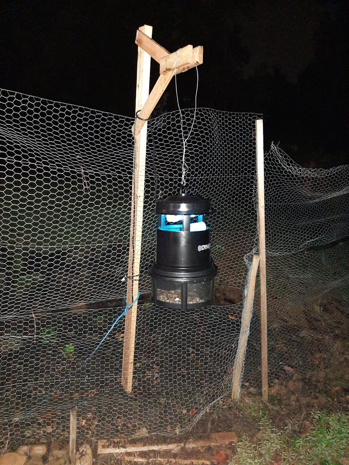 DynaTrap DT2000XLPSR Large Mosquito & Flying Insect Trap – Kills Mosquitoes, Flies, Wasps, Gnats, & Other Flying Insects – Protects up to 1 Acre customer photo 2