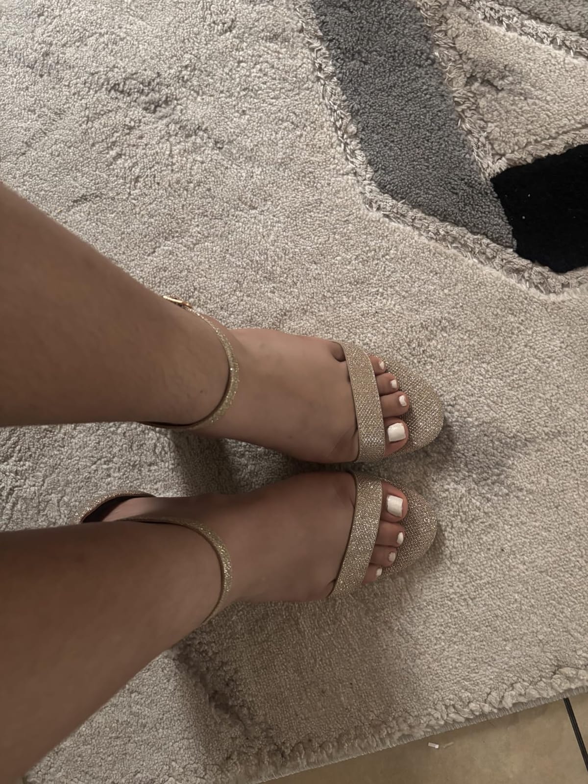 DREAM PAIRS Women's Comfort Block Heel Sandals customer photo 1