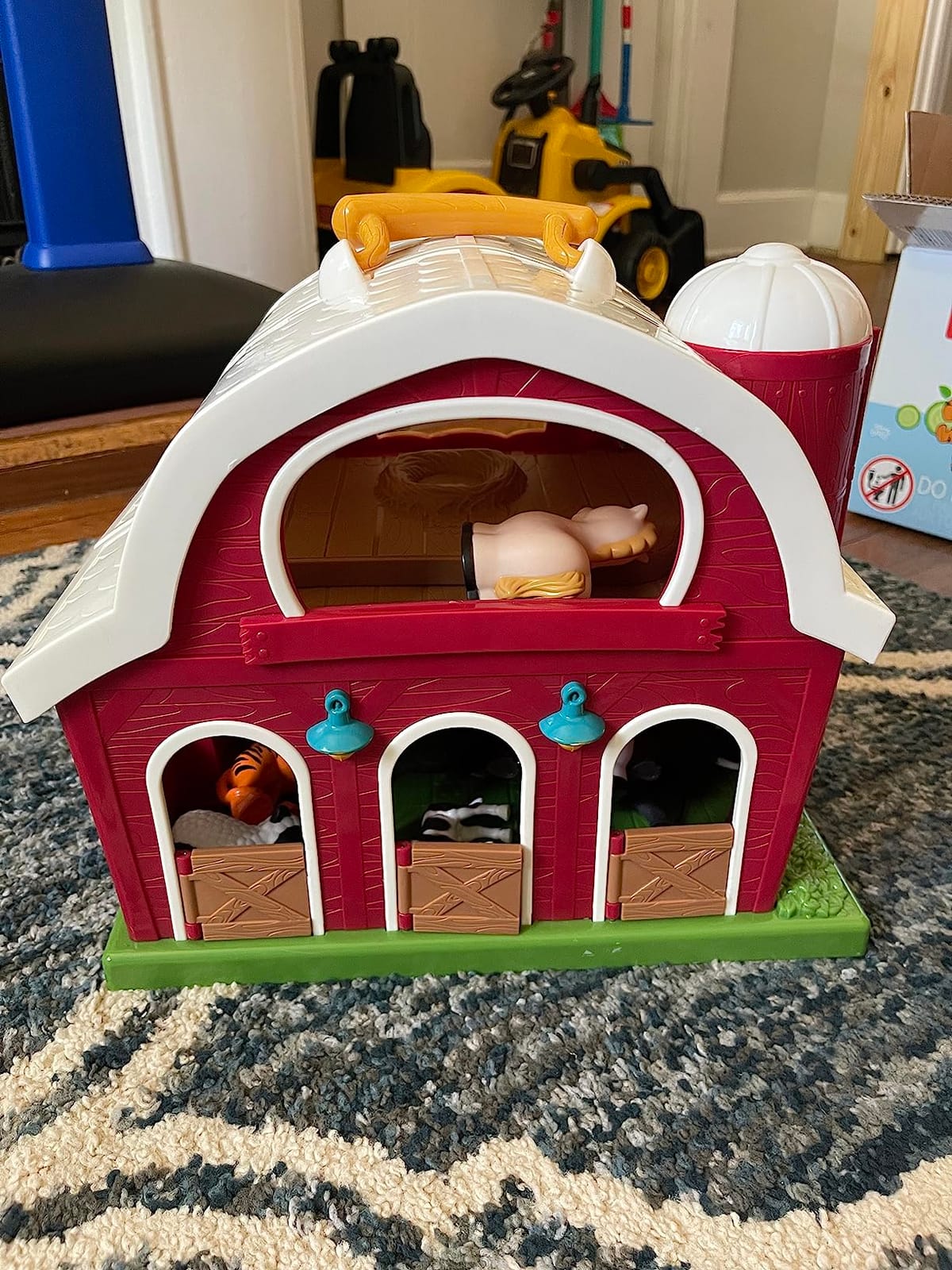 Battat– Big Red Barn, Animal Farm Playset – Learning Toy for Toddlers - Large Farm Playset (13.5