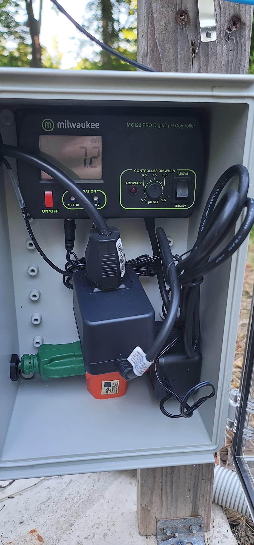 Milwaukee Instruments MC122US pH Controller with Hi/Low Range Alarm, 2 Point Manual Calibration, 0.0 to 14.0 pH Range customer photo 2