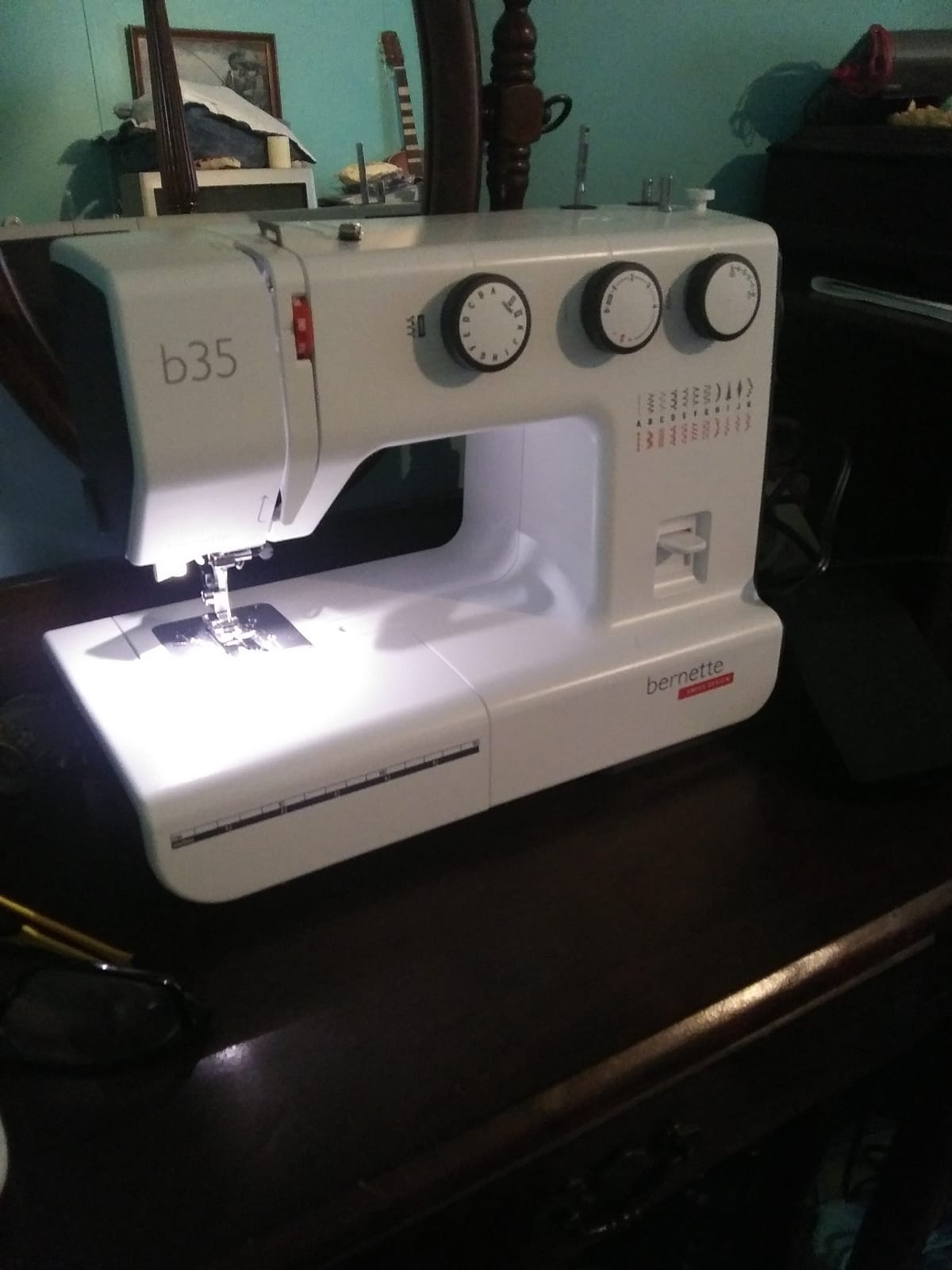 Bernette B35 Sewing Machine Swiss Design with 23 Stitches, 7 Presser Feet, Automatic Buttonhole, Quilting, Heavy-Duty Build, LED Light, Portable customer photo 2