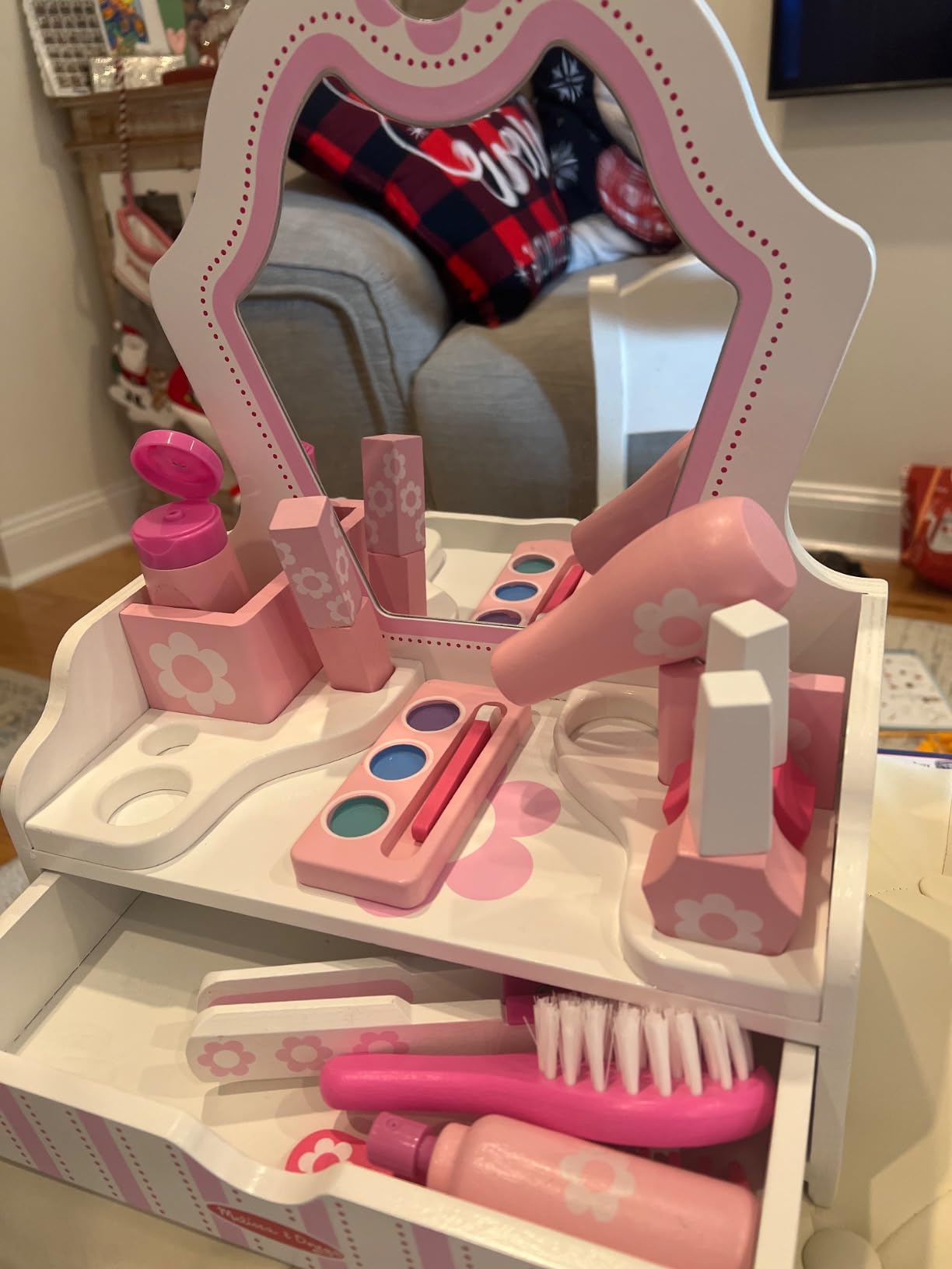 Melissa & Doug Wooden Beauty Salon Play Set, 18-Piece Vanity with Pretend Play Toys, Makeup, Mirror, Accessories & More, Preschool Toys for Girls & Boys Ages 3+ - FSC Certified customer photo 1
