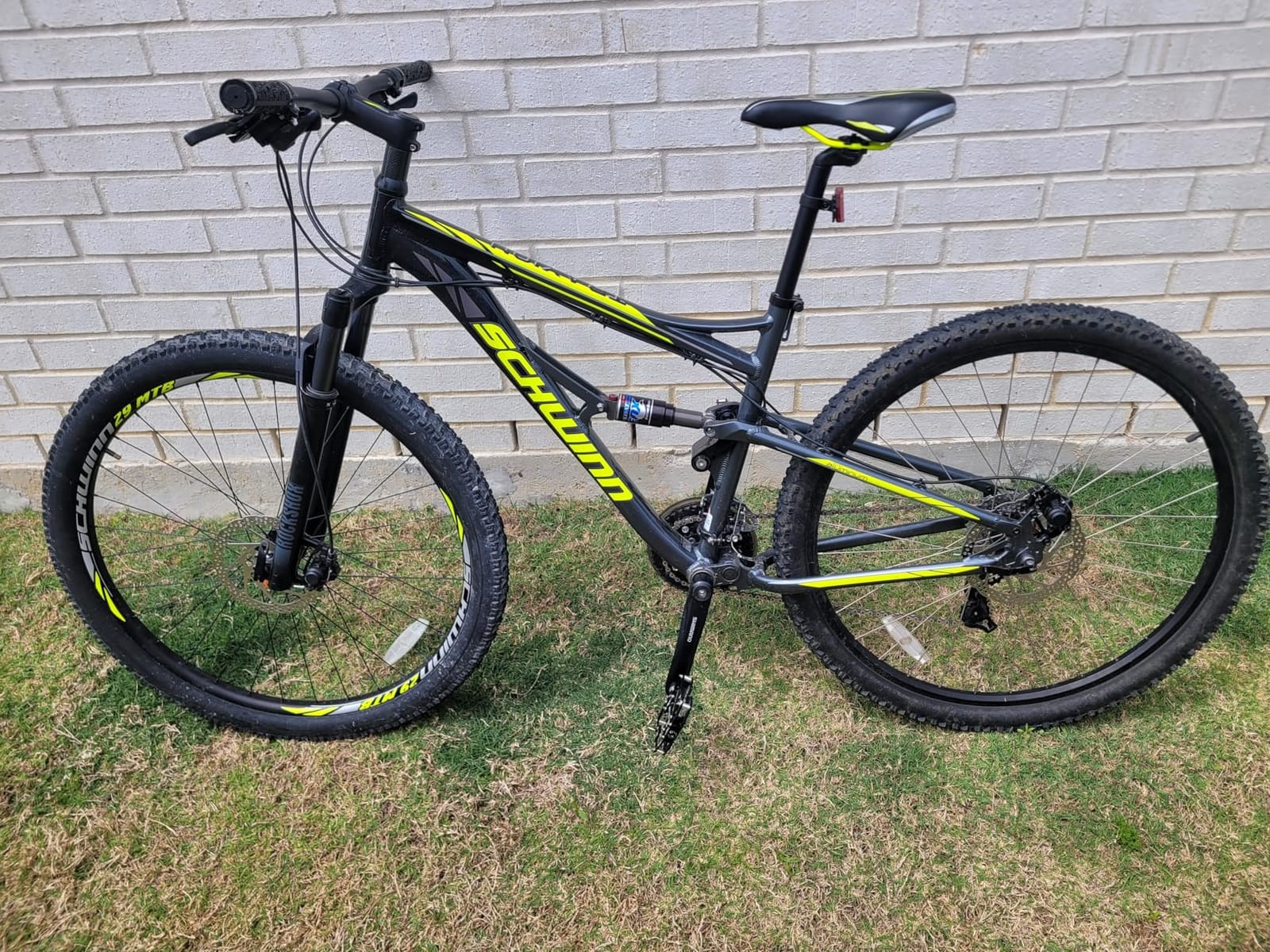 Schwinn Traxion Mountain Bike for Adult Men Women, 29-Inch Wheels, Full Suspension, 24-Speed Shimano Drivetrain, Trigger Shifter, 18-Inch Aluminum Frame, Mechanical Disc Brake, Matte Grey/Neon Green customer photo 2