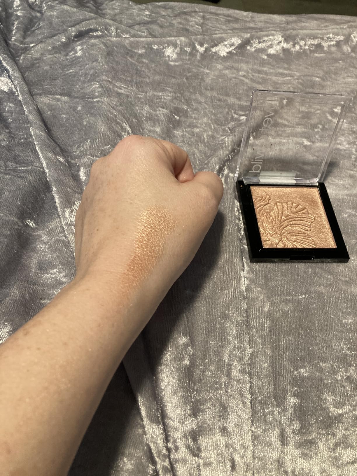 wet n wild MegaGlo Highlighting Powder Warm Gold Golden Flower Crown customer photo 1