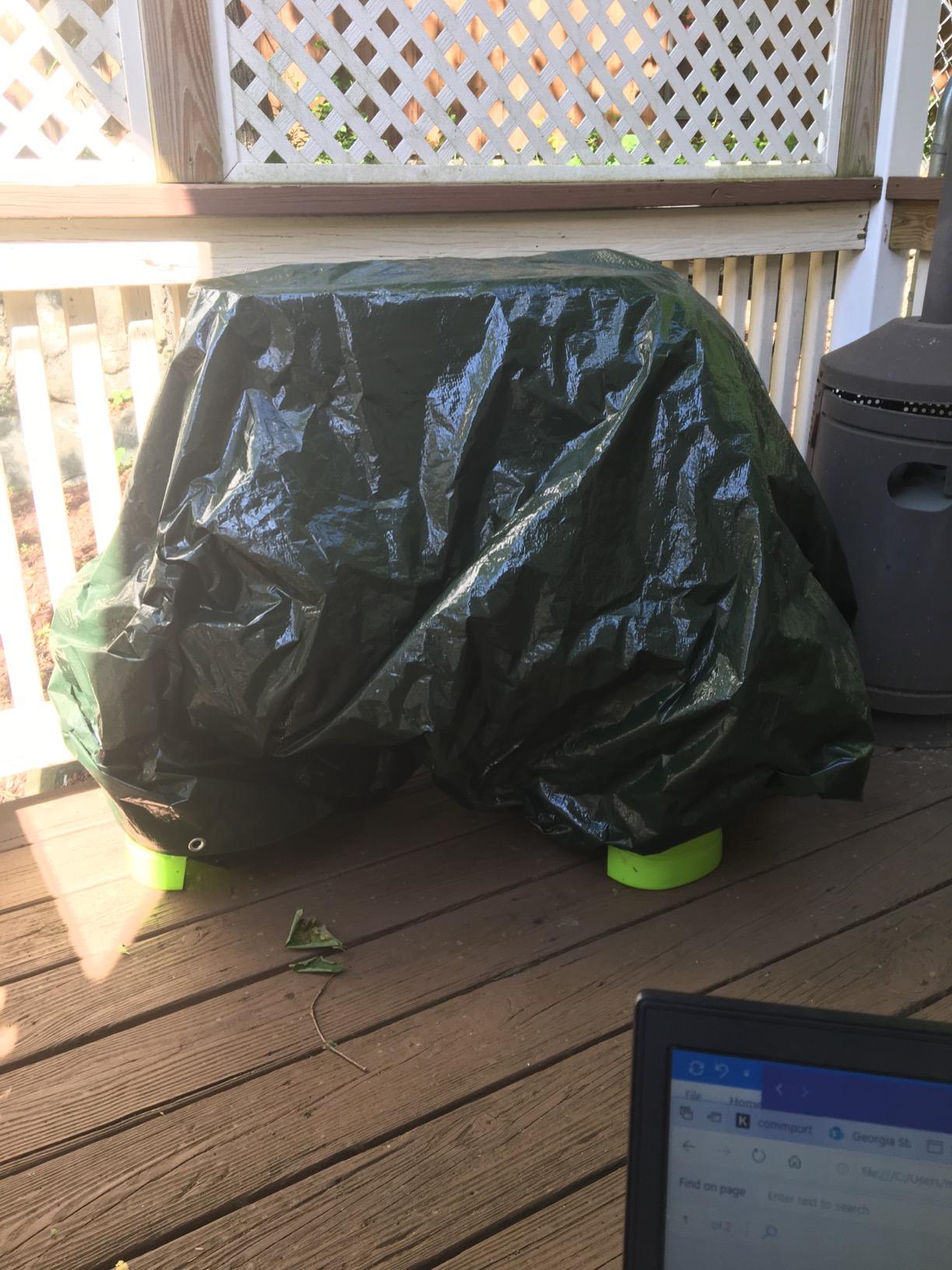 Amazon Basics Waterproof Multipurpose Camping Tarp with Reinforced Corners and Edges, Protective Cover, 9.5 x 11.3 Feet, Dark Green customer photo 1
