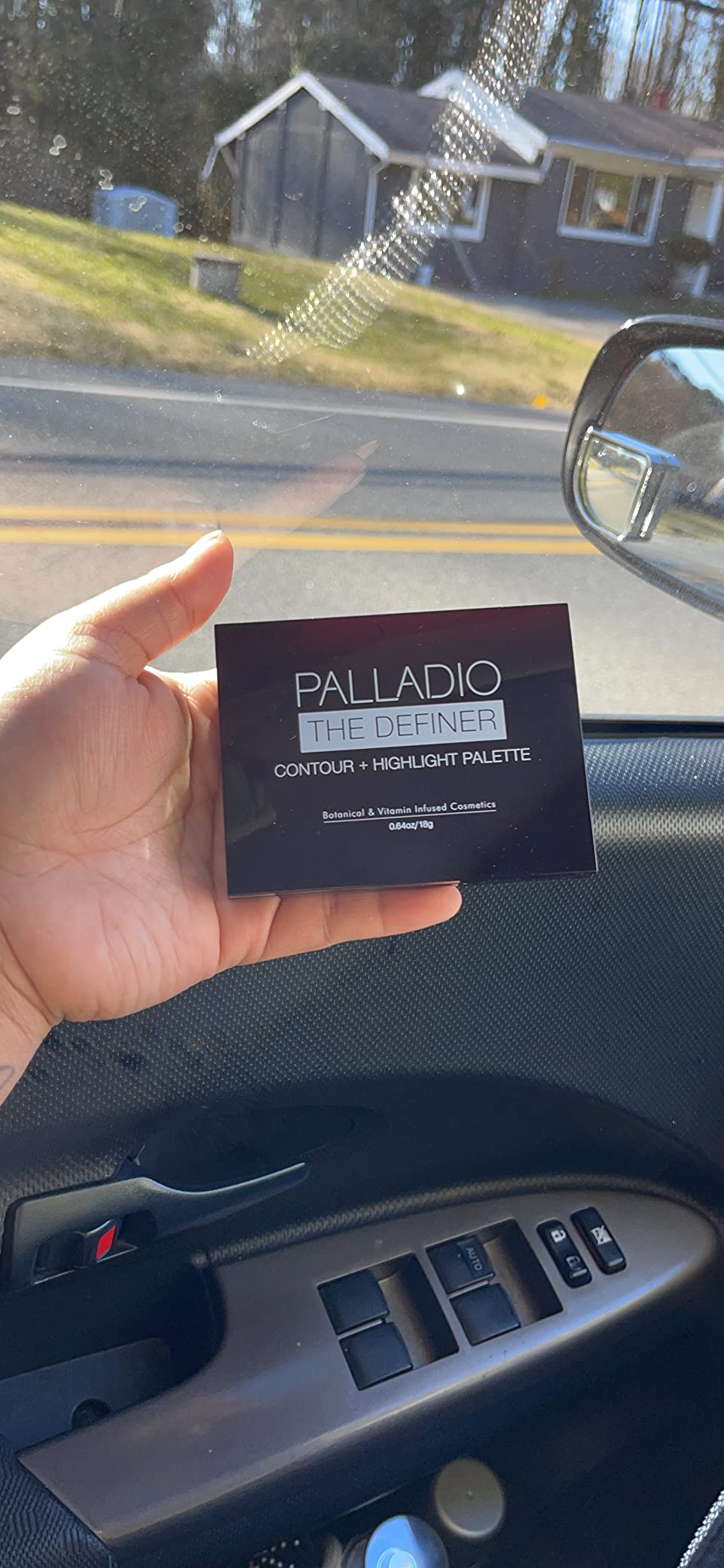 Palladio Definer Contour and Highlight Palette, Perfect for Sculpting Facial Features, Blendable Satin Finish Colors, 6 shades for Contouring and Highlighting, Compact Powder with Mirror customer photo 2