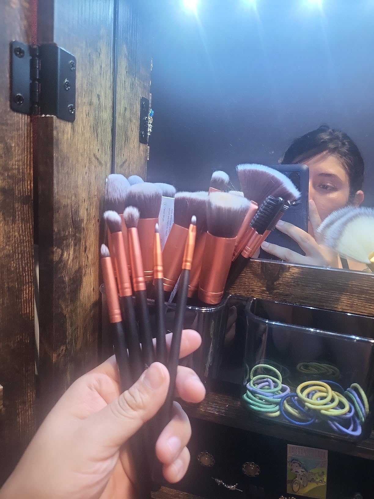 BESTOPE PRO Makeup Brushes 16 Pcs Makeup Brush Set, Blending Brush for Foundation, Premium Synthetic Powder Concealers Makeup Brushes for Eyes and Face, Eye Shadows Brushes, Eyeliner Make Up Brushes customer photo 2