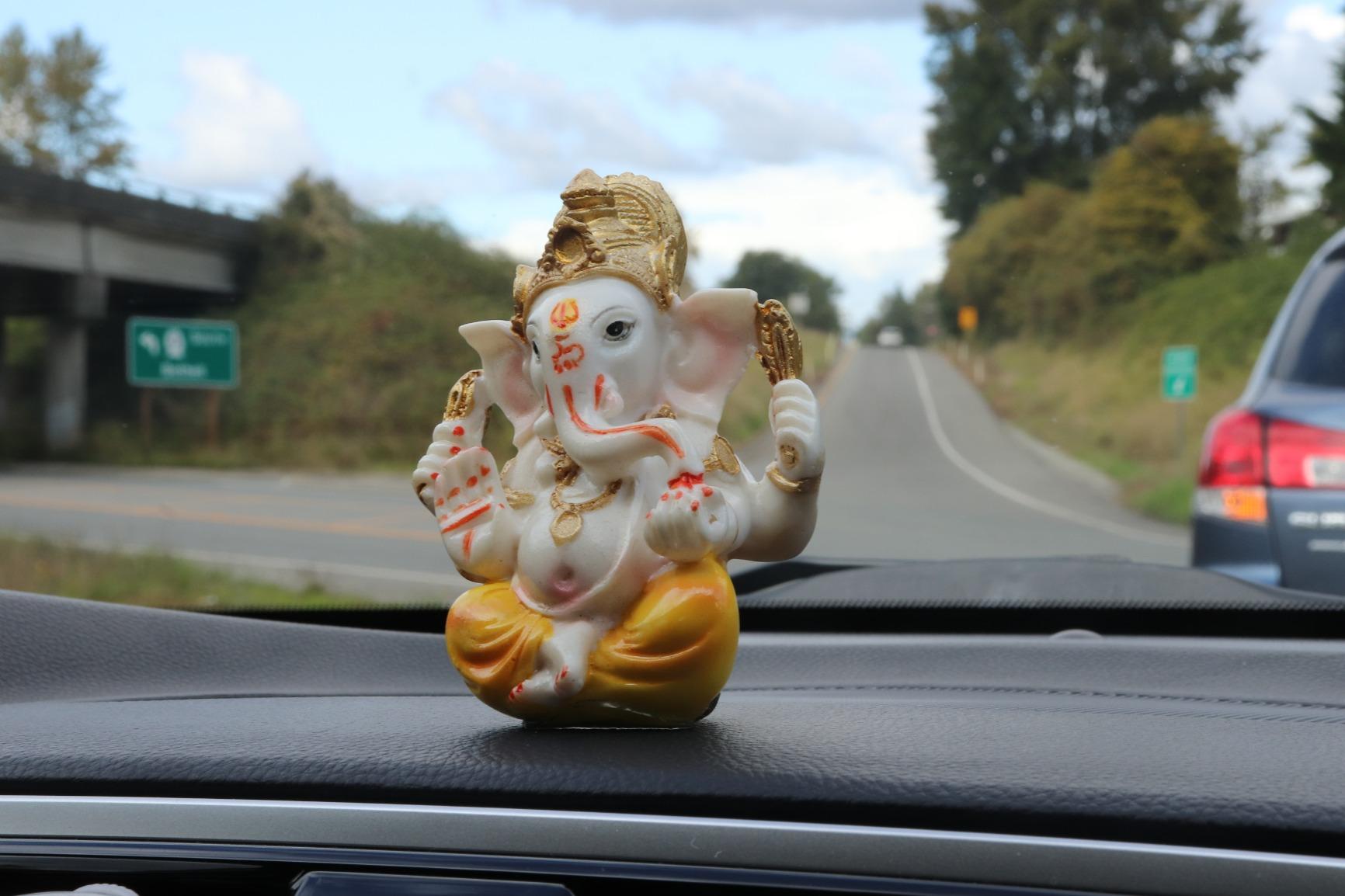 alikiki Hindu Lord Ganesha Idol Statue - Indian Diwali Gifts Small Ganesh for Car Dashboard Decor India God Home Mandir Murti Pooja Yoga Meditation Room Altar Kit Decor Wedding Gift customer photo 1