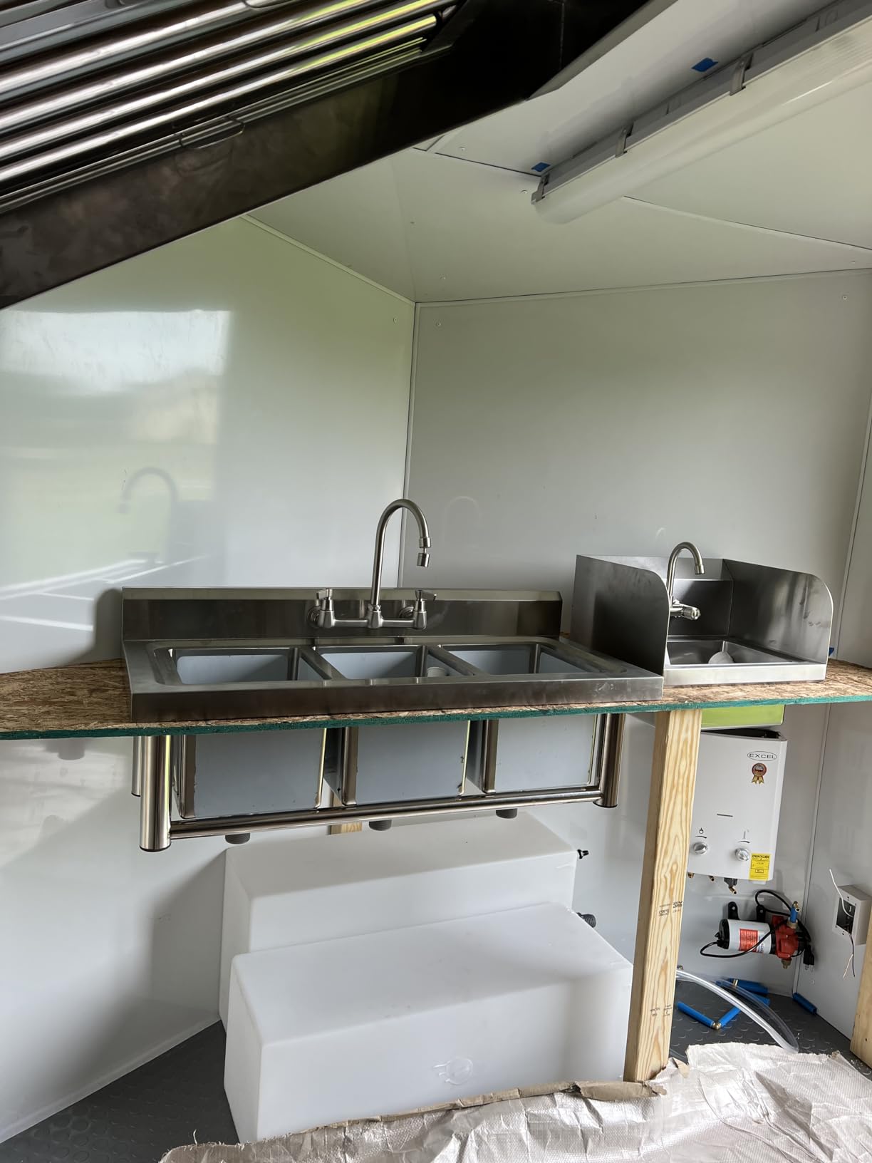 Bonnlo Upgraded Commercial Hand Wash Stainless Steel Prep/Bar Sink with Side Splash Guard - Wall Mount Utility Sink Hand Washing Basin with Faucet for Commercial Restaurant RV Kitchen customer photo 2