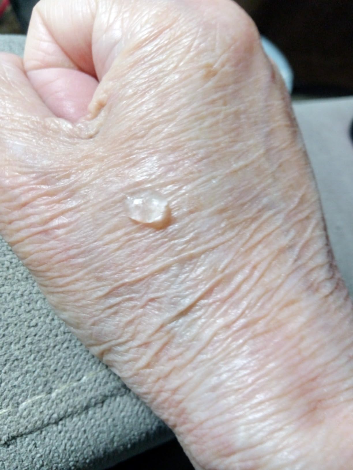 e.l.f. Mineral Infused Face Primer, Primer For A Smooth Foundation Base, Fills In Fine Lines & Refines Complexion, Vegan & Cruelty-free, Large customer photo 2