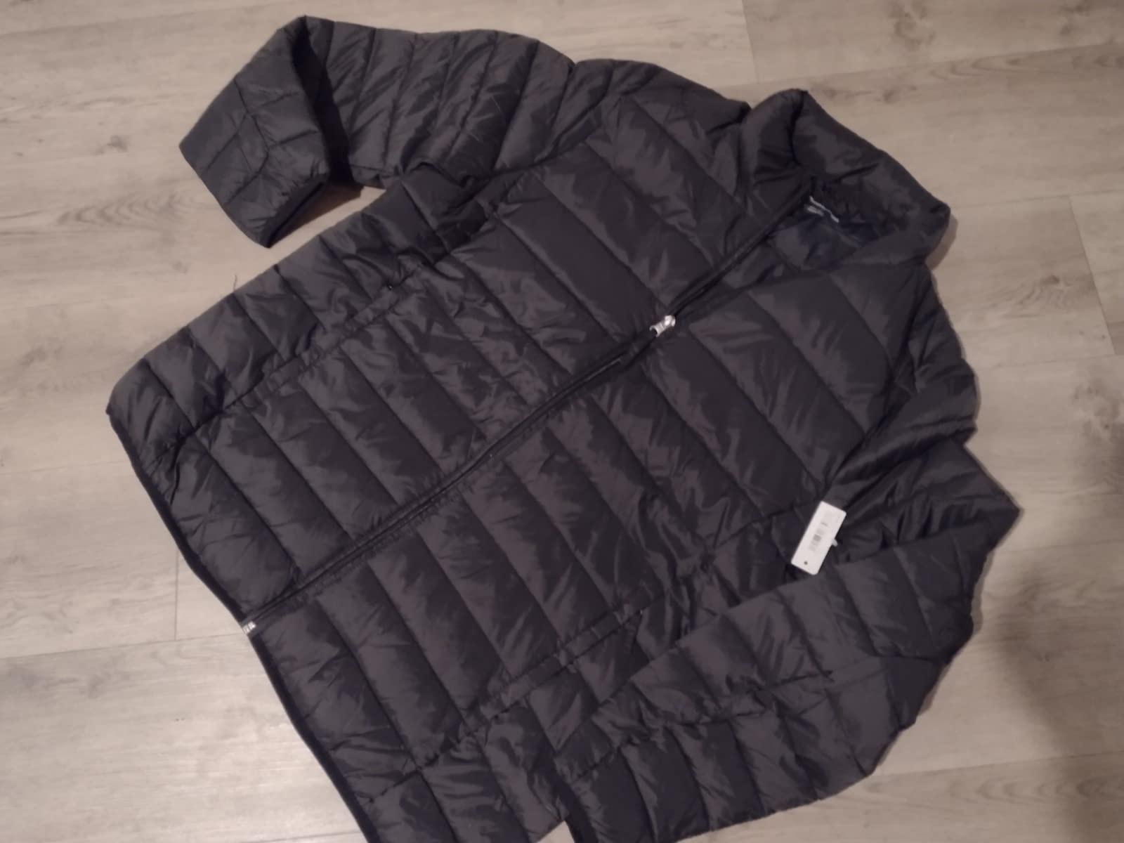 Amazon Essentials Men's Packable Lightweight Water-Resistant Puffer Jacket (Available in Big & Tall) customer photo 1