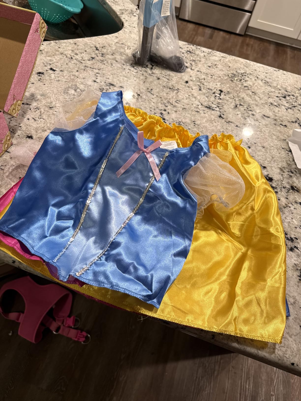 Disney Princess Dress Up Trunk Deluxe 21 Piece Officially Licensed [Amazon Exclusive] customer photo 2