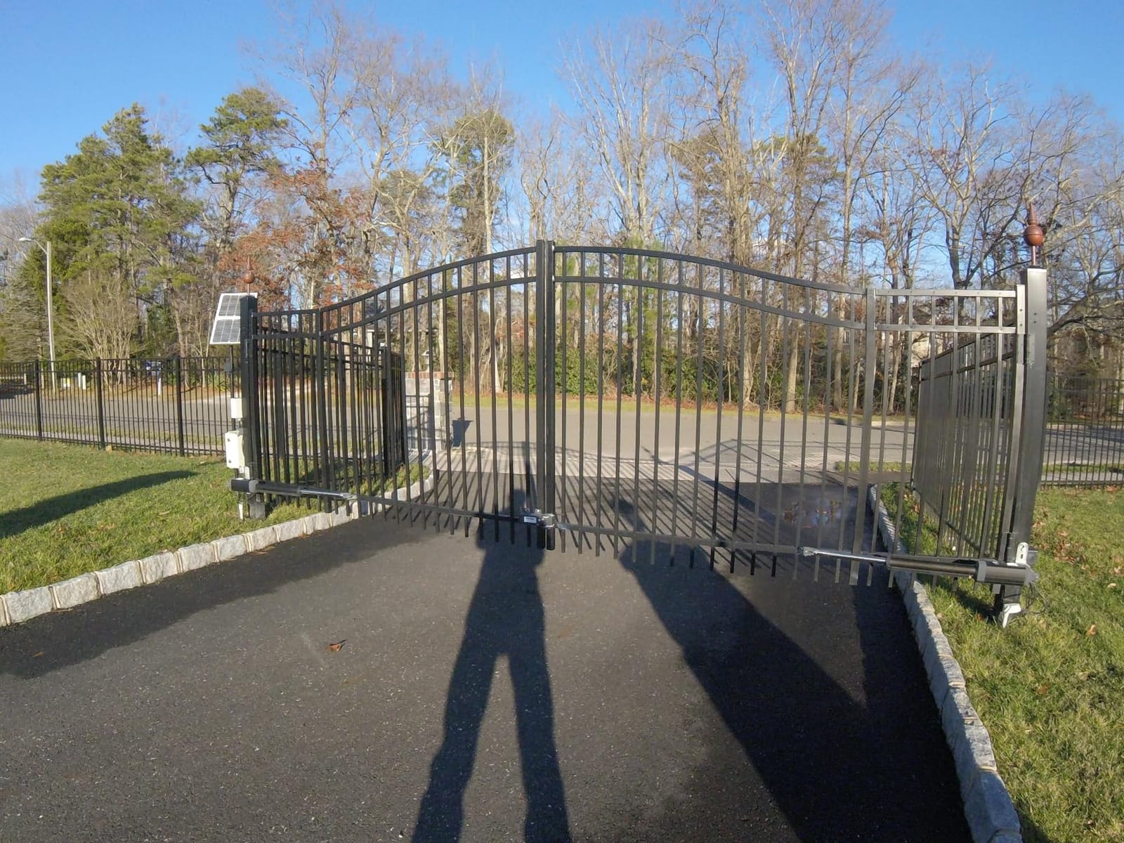 TOPENS AD5S Solar Dual Swing Gate Opener Medium Duty customer photo 1