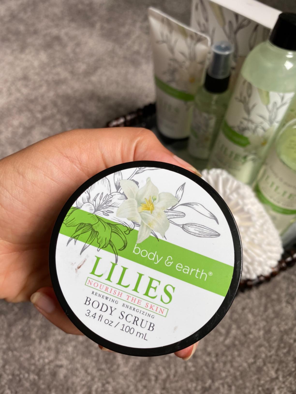 BODY & EARTH Lavender Spa Gift Baskets for Women 11 pc Gifts Set customer photo 1