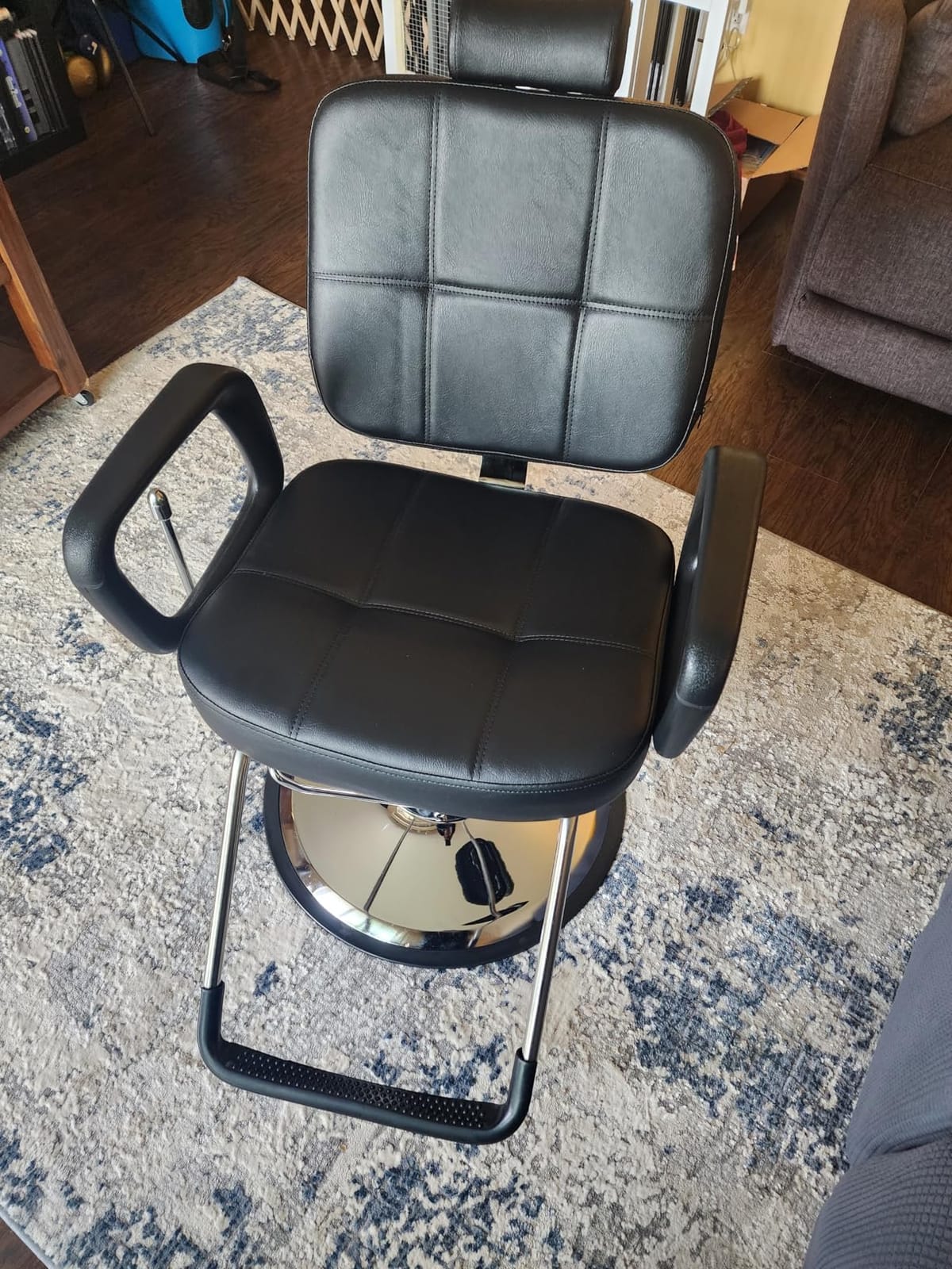 Hydraulic Reclining Barber Chair For Hair Stylist, Tattoo & Salon | Heavy Duty Hydraulic Chair With Reclining Backrest, Designed For Hair Styling, Tattoo & Professional Beauty Salon Services customer photo 1