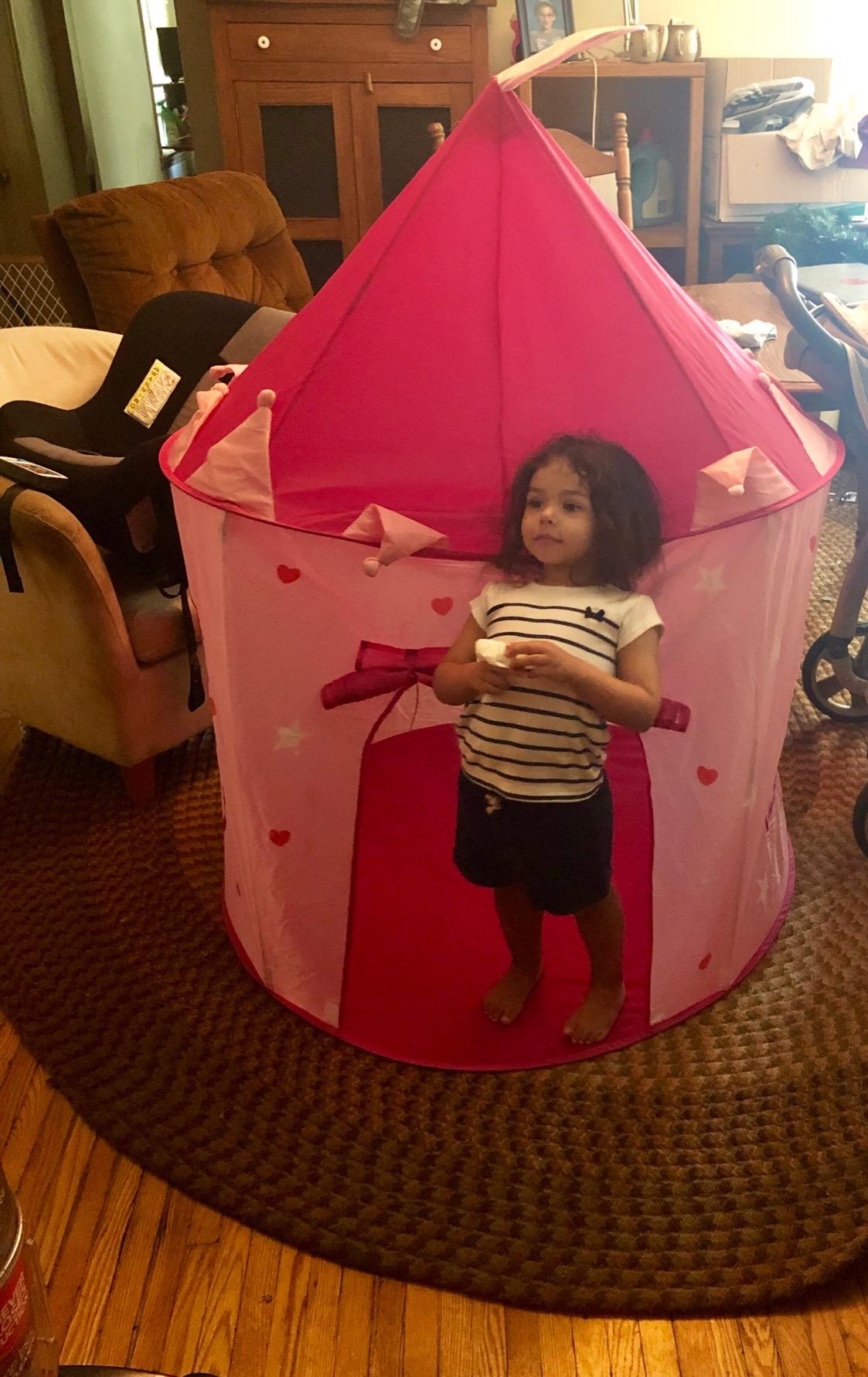 Play22 Kids Play Tent Knight Castle - Portable Pop Up Tent - Foldable into Carrying Bag - Childrens Play for Indoor & Outdoor Use - Playhouse for Boys & Girls customer photo 1