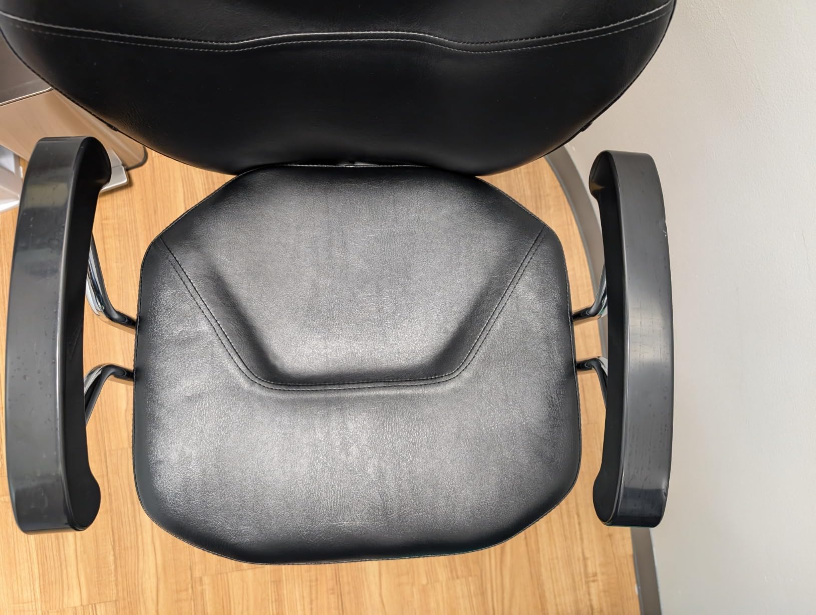 Artist hand Professional Barber Chair, Hydraulic Reclining Salon Chair | Heavy Duty Hydraulic Pump, Multi-functional, 360 Swivel, Adjustable Height, 20 Inch Wide Seat, Tattoo & Beauty Spa Equipment customer photo 2