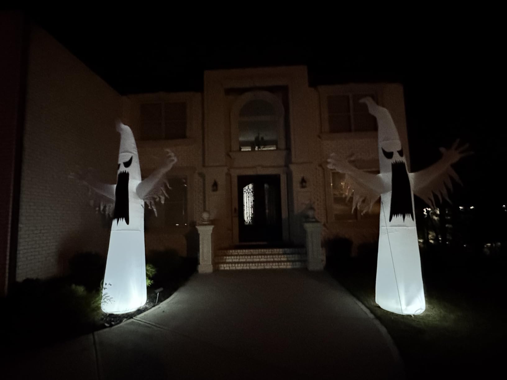 Joiedomi 12 FT Halloween Inflatables Outdoor Decorations, Scary Ghost Halloween Decor, Inflatable Ghost Blow Ups for Yard with LEDs for Outside Yard Decorations customer photo 1