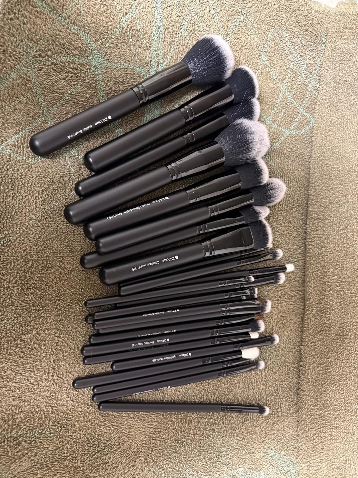 DUcare Professional Makeup Brushes Set 27Pcs Makeup Brush Set Premium Synthetic Kabuki Foundation Blending Face Powder Blush Concealers Eye Shadows Brushes customer photo 1