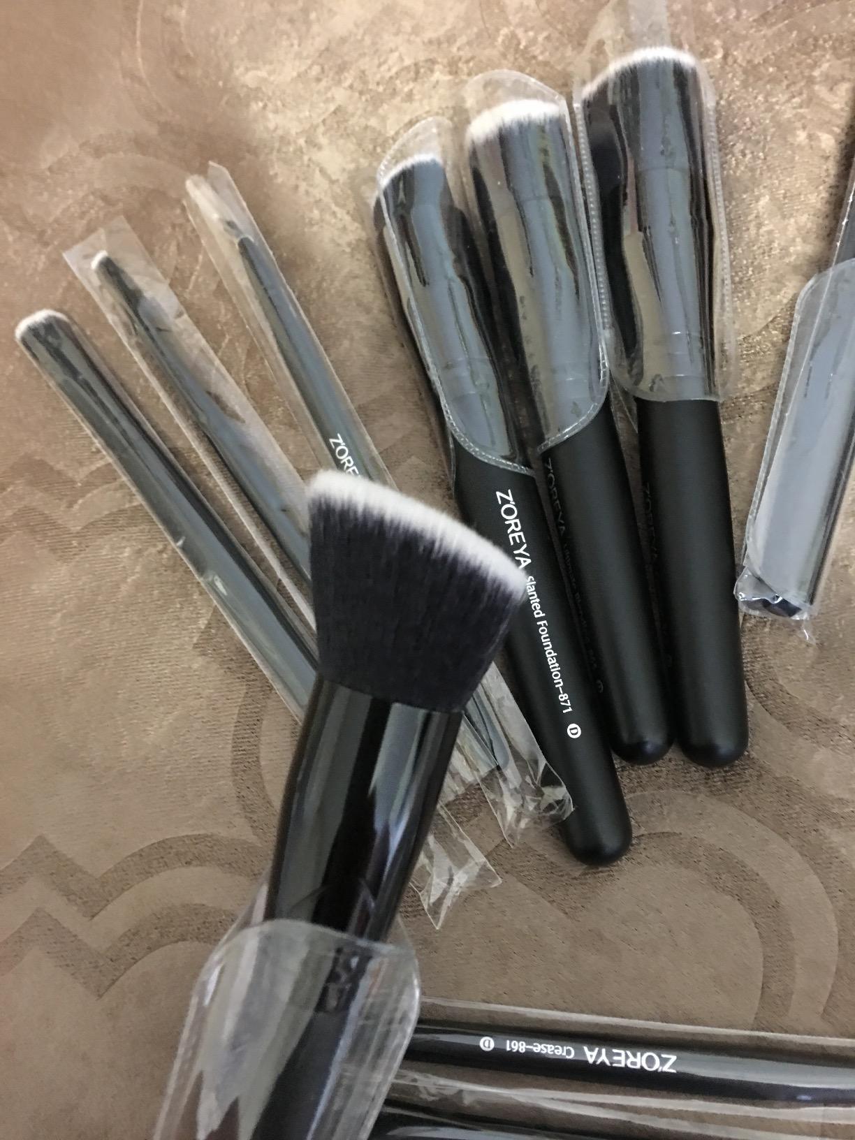 ZOREYA Makeup Brushes, 15 Pcs Professional Premium Synthetic Brush Set, Foundation Concealer Eyeshadow Blush Makeup Brush Set (Champagne Gold) customer photo 1