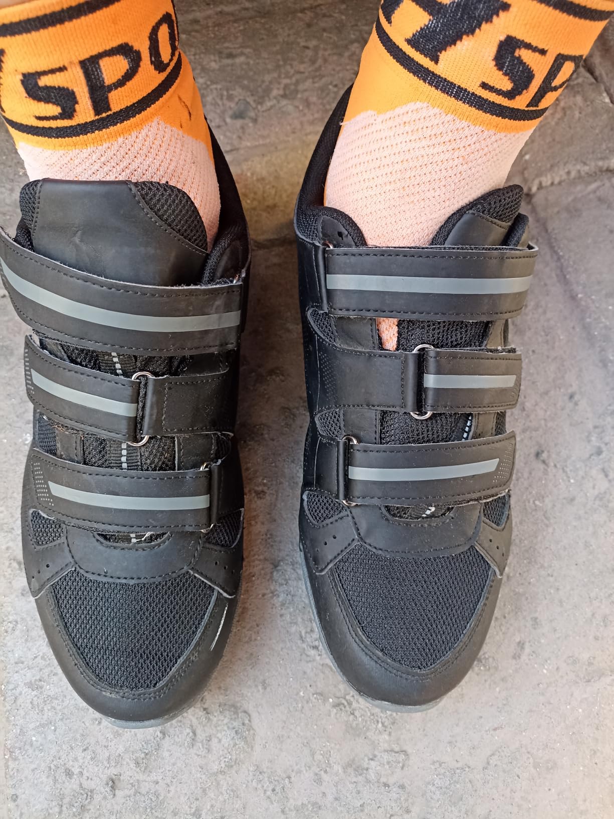 Tommaso Mens Cycling Shoes – SPD Compatible Outdoor, MTB, Gravel & Mountain Bike Shoes – Walkable Design – Cleats Not Included customer photo 1