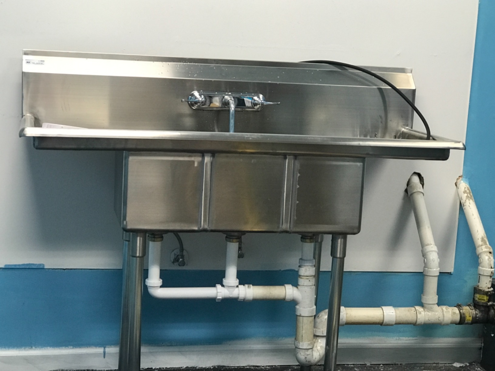 KoolMore - SC101410-12B3 3 Compartment Stainless Steel NSF Commercial Kitchen Sink with Right and Left Drainboards - Bowl Size 10