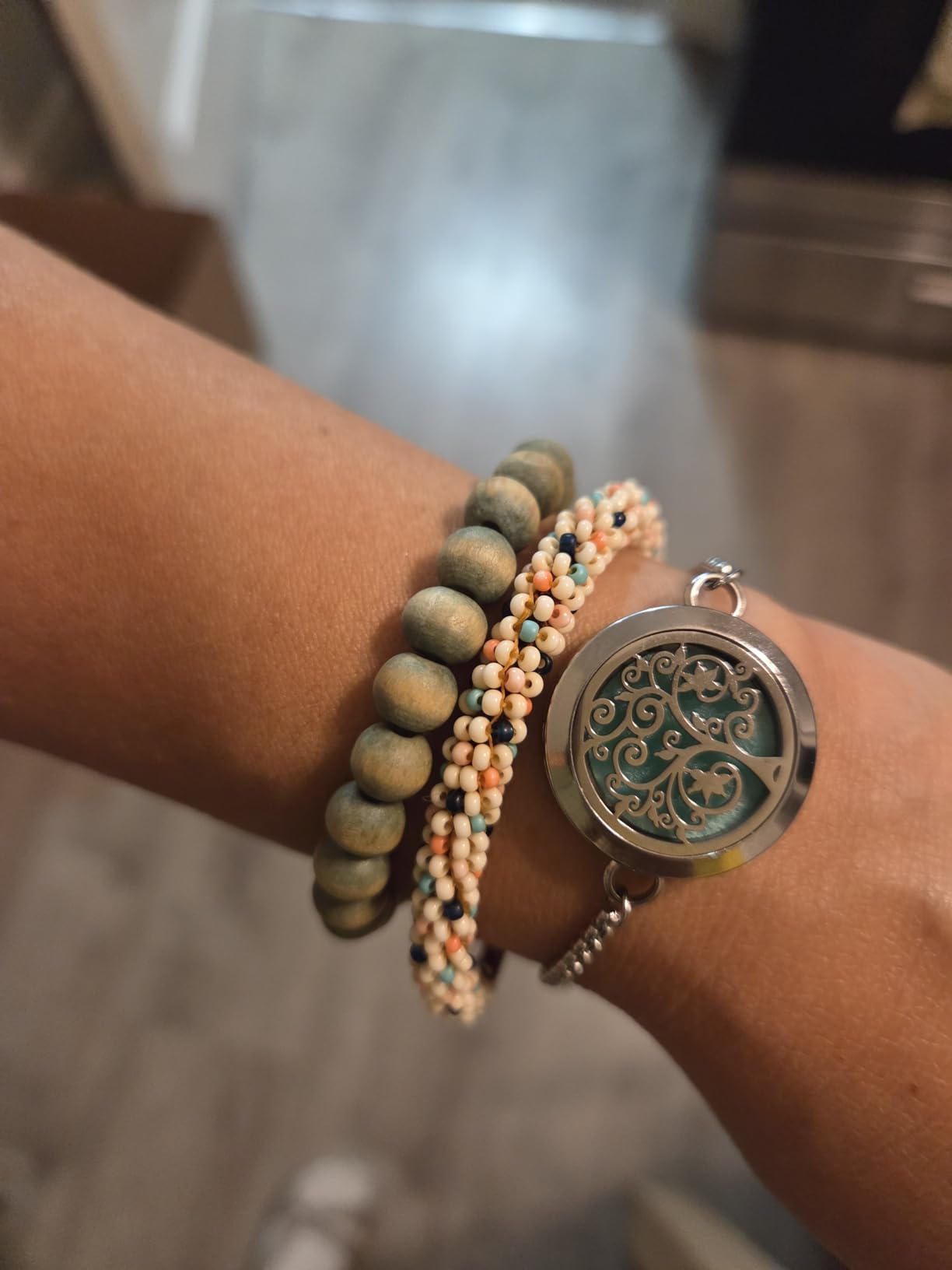 Essential Oil Diffuser Bracelet Stainless Steel Aromatherapy Locket Adjustable Diffuser Bracelet with 24pcs Refill Pads in 12 Assorted Colors Gift Set for Women(Tree of Hope) customer photo 2