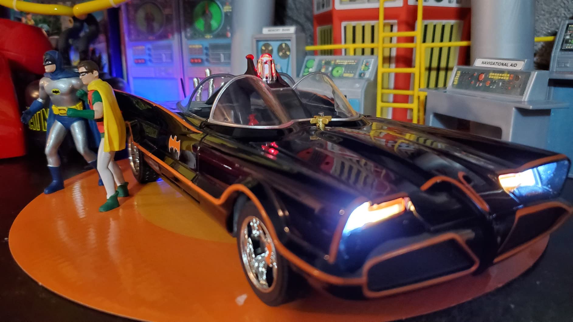 Jada DC Comics 1:18 1966 Classic TV Series Batmobile Light-Up Die-cast Car with 3