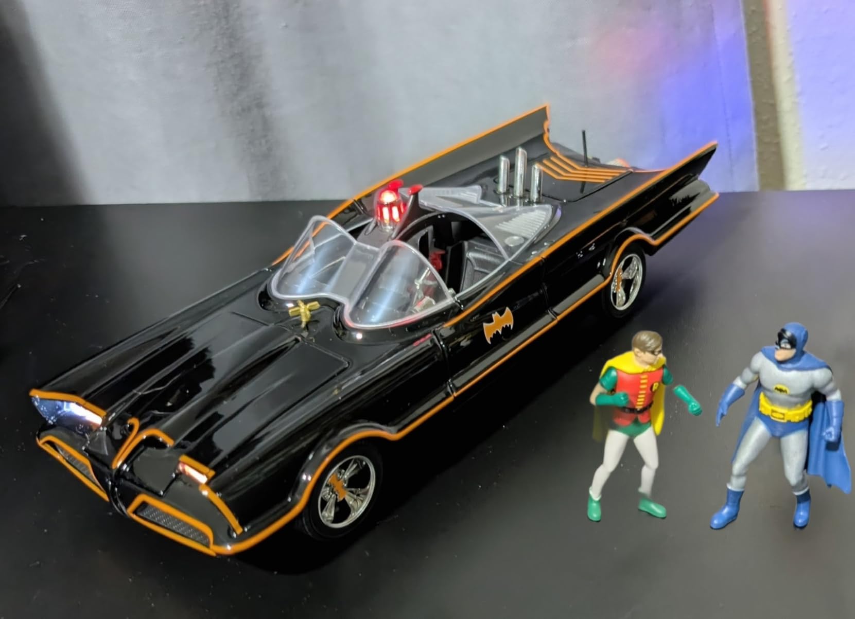 Jada DC Comics 1:18 1966 Classic TV Series Batmobile Light-Up Die-cast Car with 3
