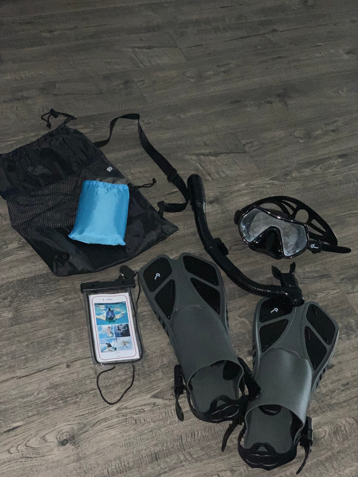 Odoland Snorkel Set, Adults Snorkeling Packages with Dry Top Diving Mask, Adjustable Swim Fins, Mesh Bag, Anti-Fog Anti-Leak Snorkeling Gear for Men Women customer photo 1
