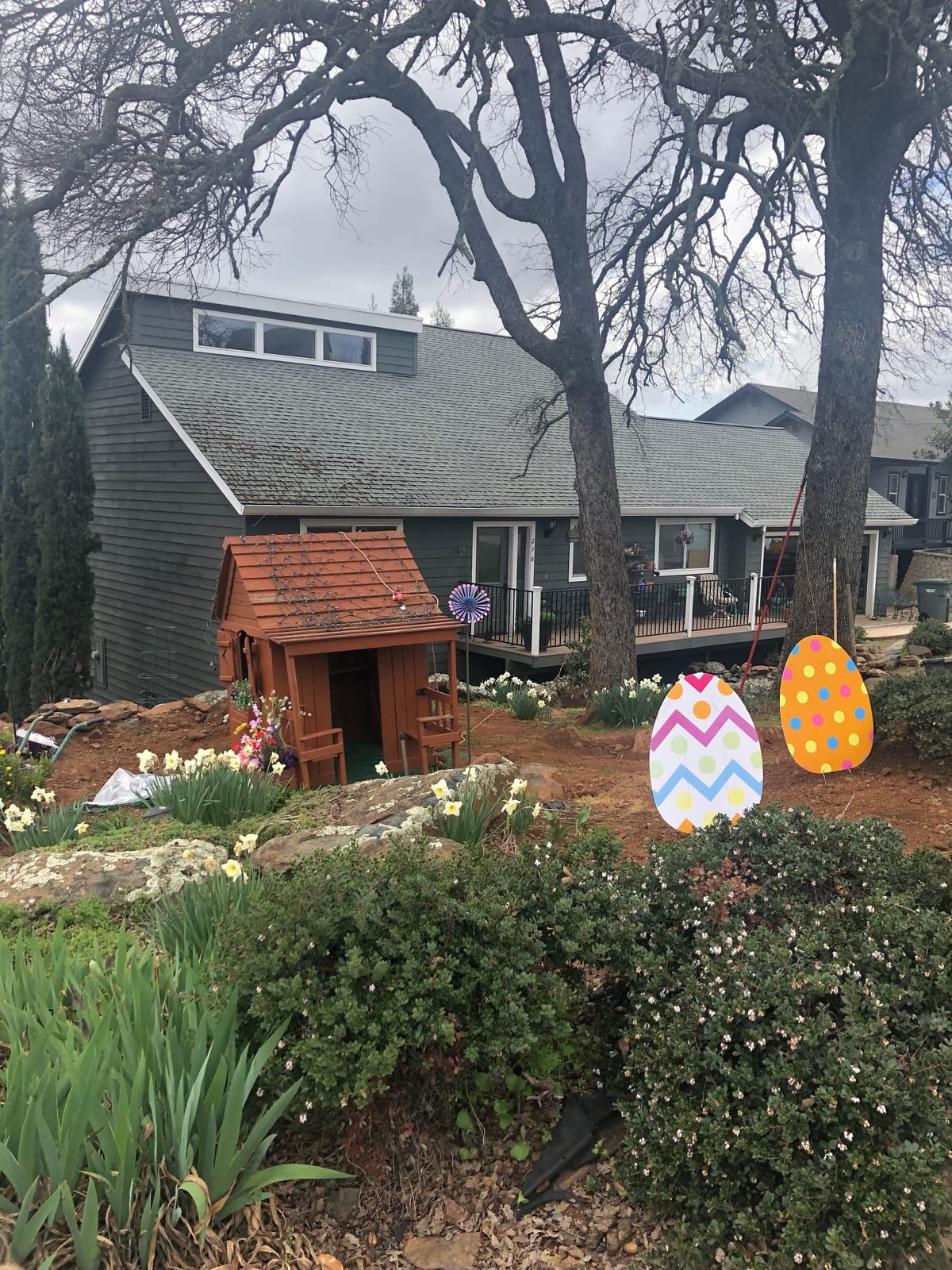 Fun Express Jumbo Easter Eggs Yard Signs 4-Pack - Large 18x24.5 Outdoor Easter Decorations with Stakes | Weather-Resistant Egg Hunt Signs for Front Yard, Lawn & Garden Party Decor customer photo 1