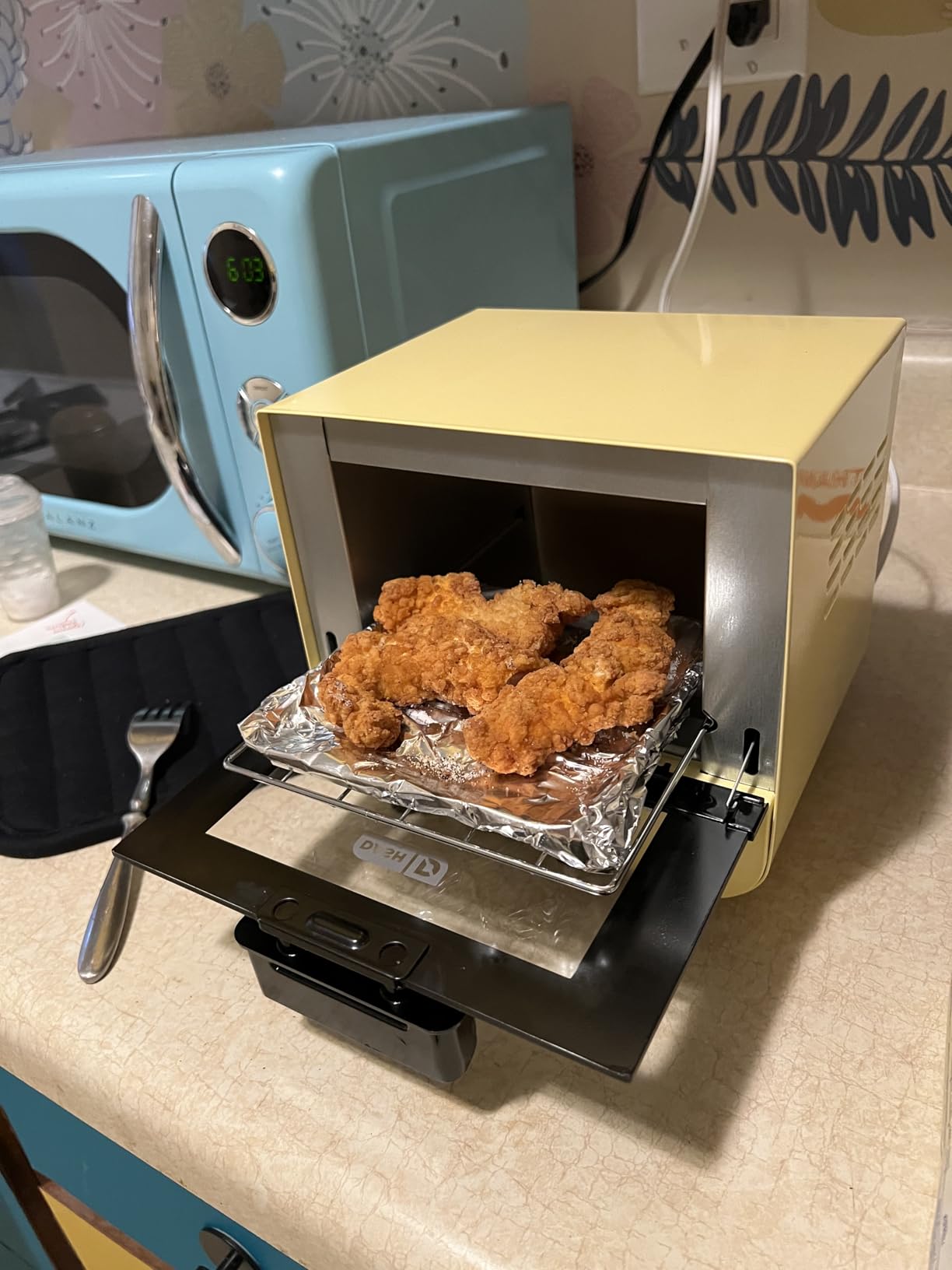 Dash Mini Toaster Oven | Small Toaster Oven for Dorms, Apartments, & Small Kitchens, Adjustable Timer Dial with Auto Shutoff, Removable Cooking Tray & Crumb Catch, Aqua customer photo 1