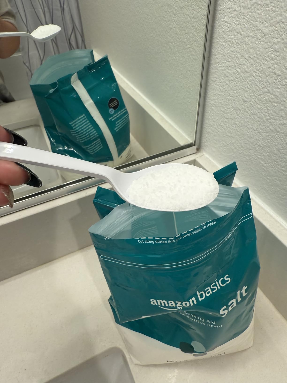 Amazon Basics Epsom Salt Soaking Aid, Eucalyptus Scented, 3 Pound customer photo 2