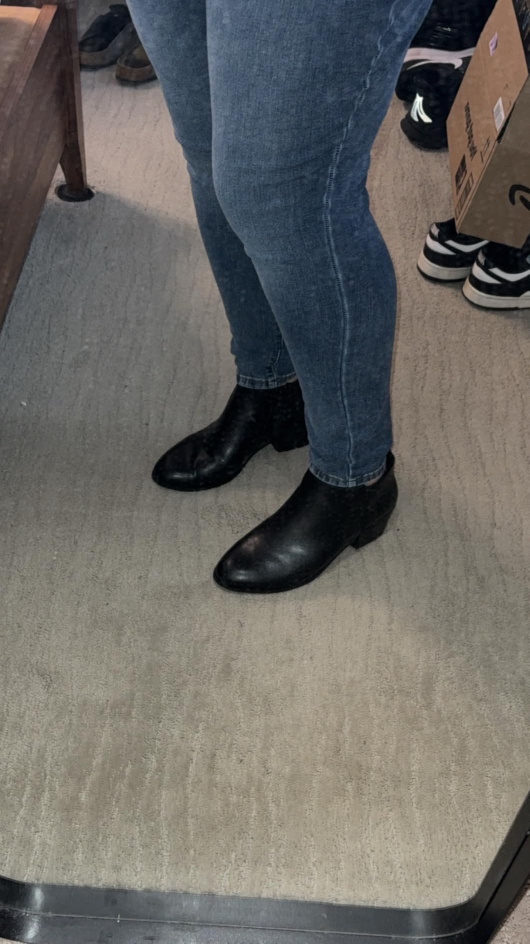 Amazon Essentials Women's Low Heel Ankle Boots with Side Zipper, Stacked Block Heel customer photo 2