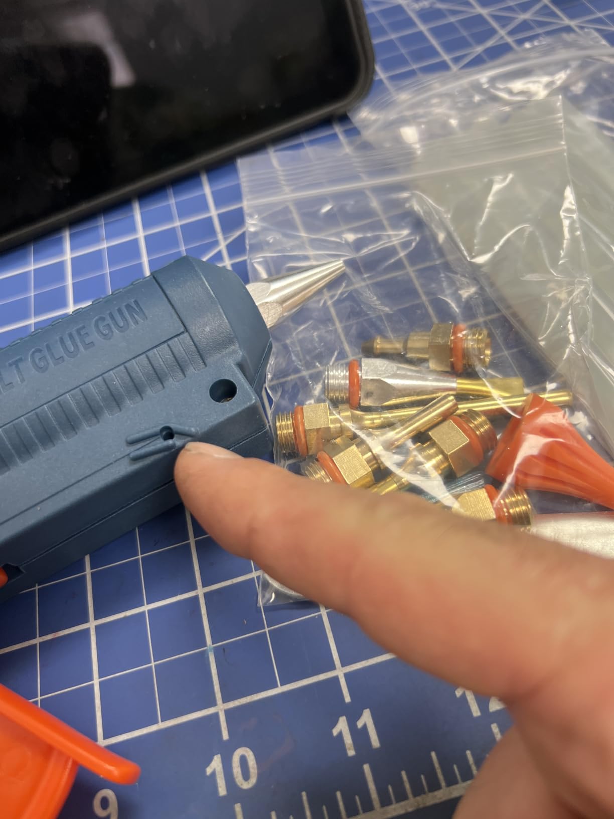 BOSWELL 150W Full Size Hot Glue Gun with 6 Copper Nozzles, Luxury Set customer photo 2
